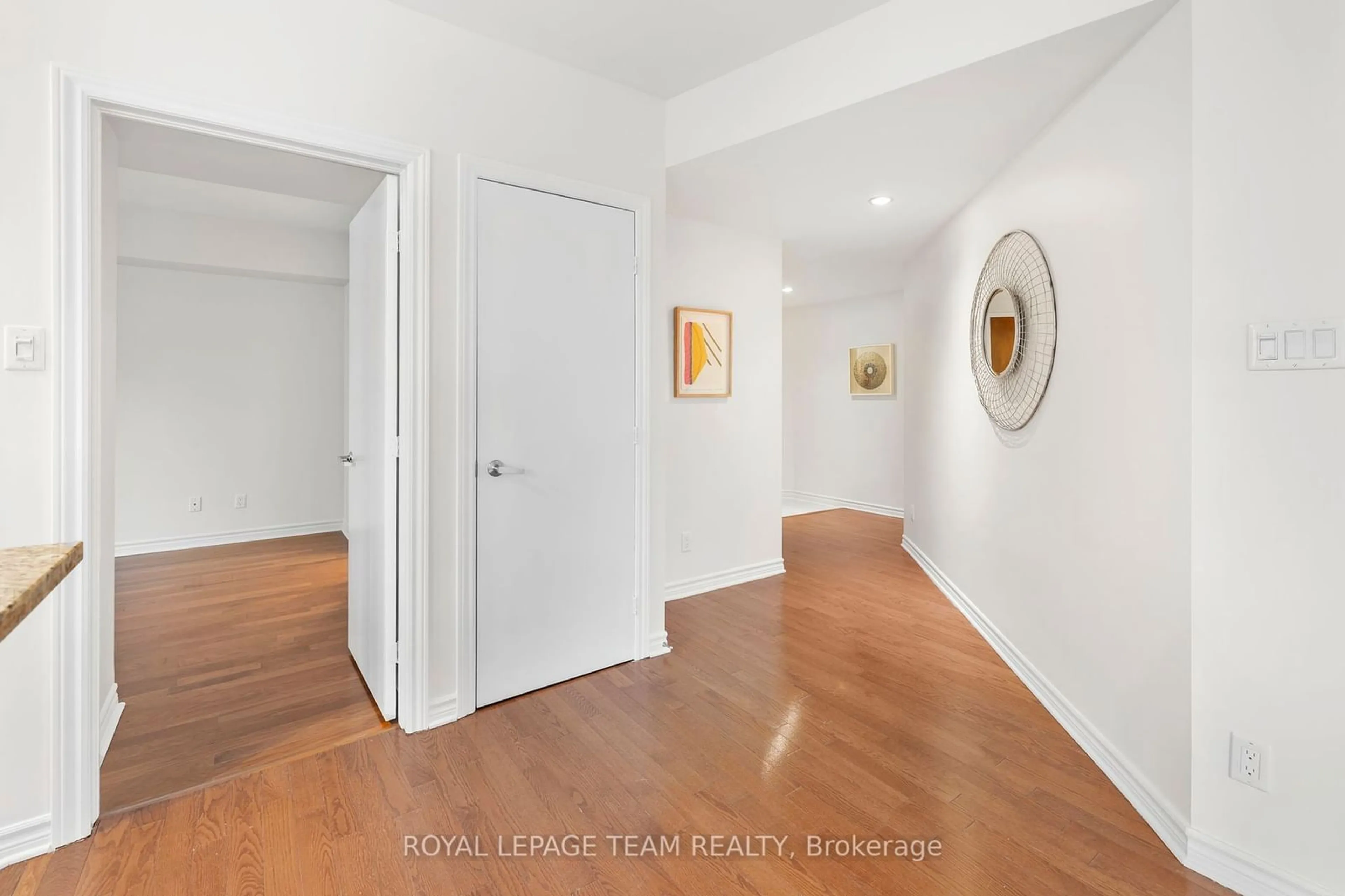 Indoor entryway for 200 Rideau St #1801, Lower Town - Sandy Hill Ontario K1N 5Y1