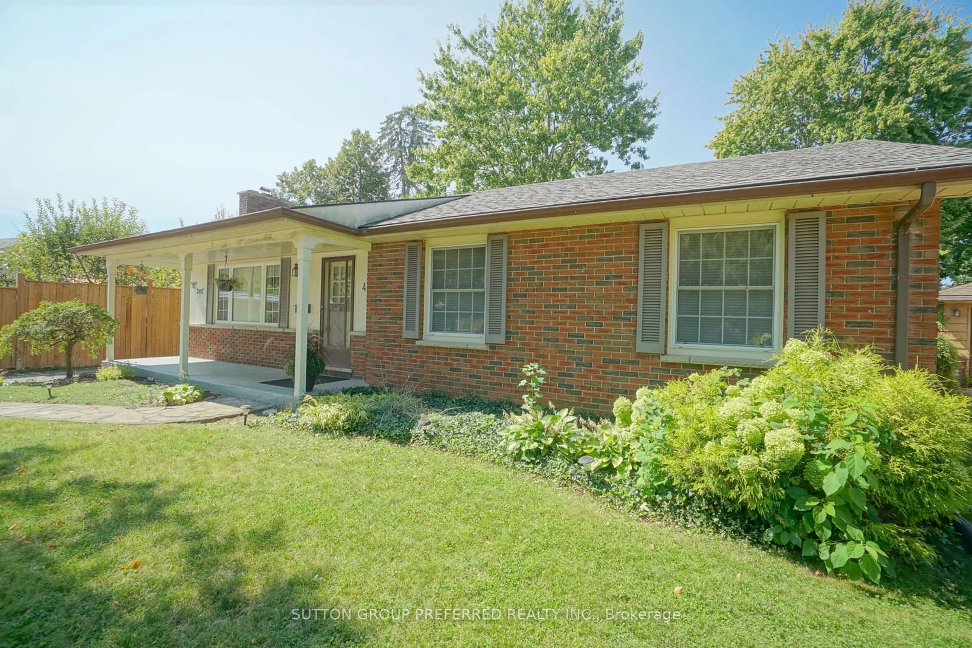 Home with brick exterior material, street for 401 Regal Dr, London Ontario N5Y 1J8