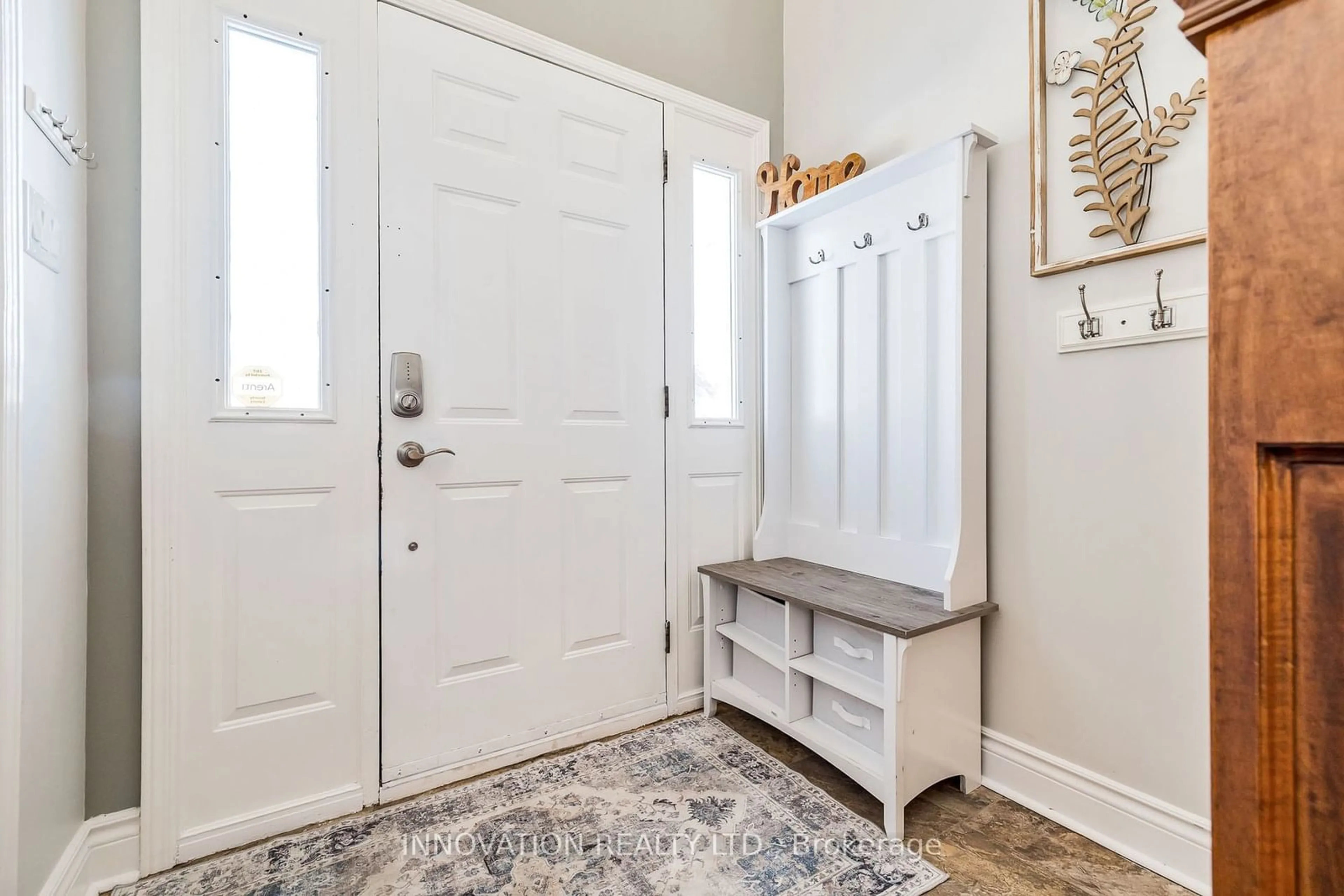 Indoor entryway for 3727 Cartier St, Clarence-Rockland Ontario K0A 1E0