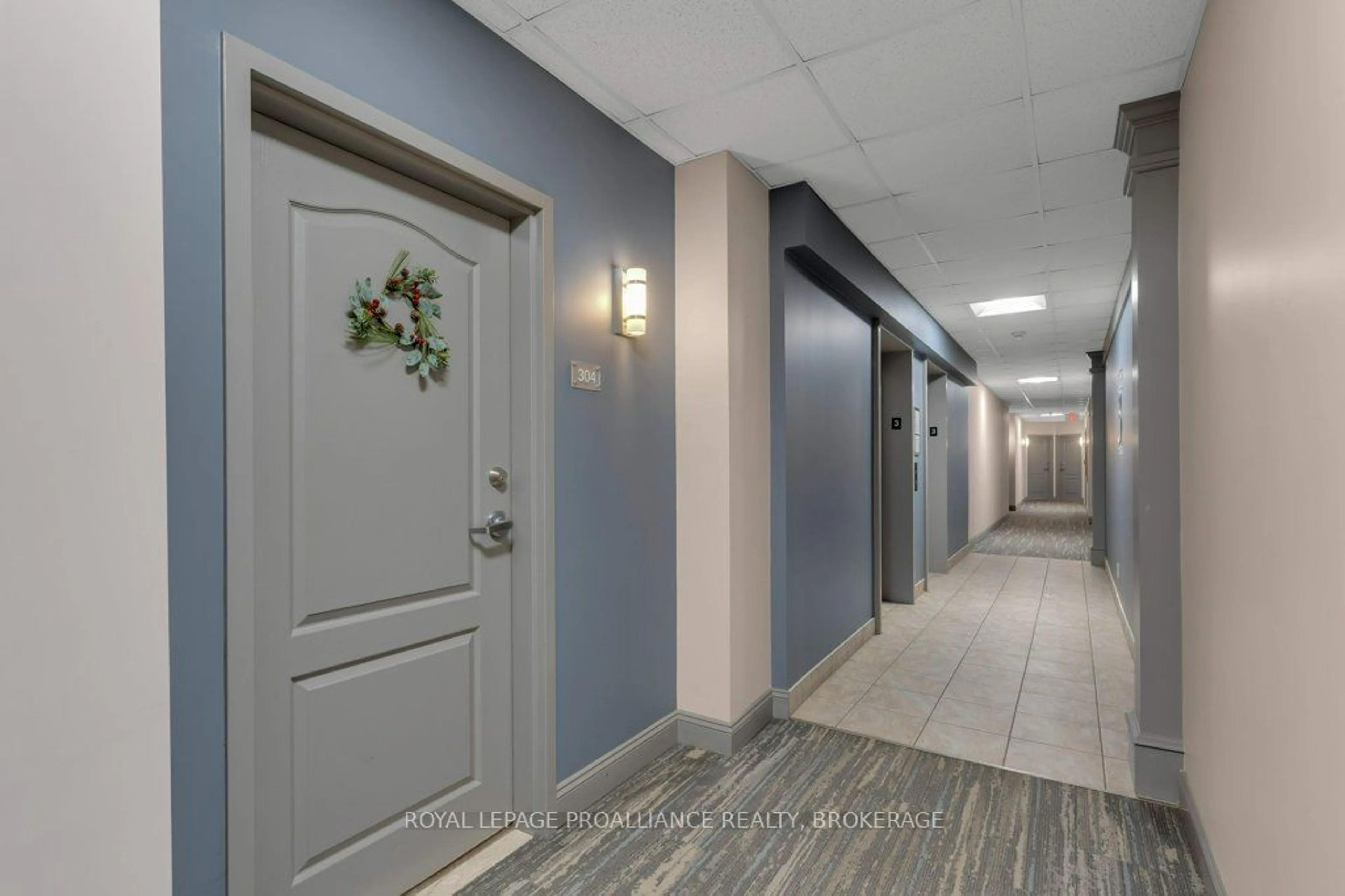 Indoor foyer for 350 Wellington St #304, Kingston Ontario K7K 7J7