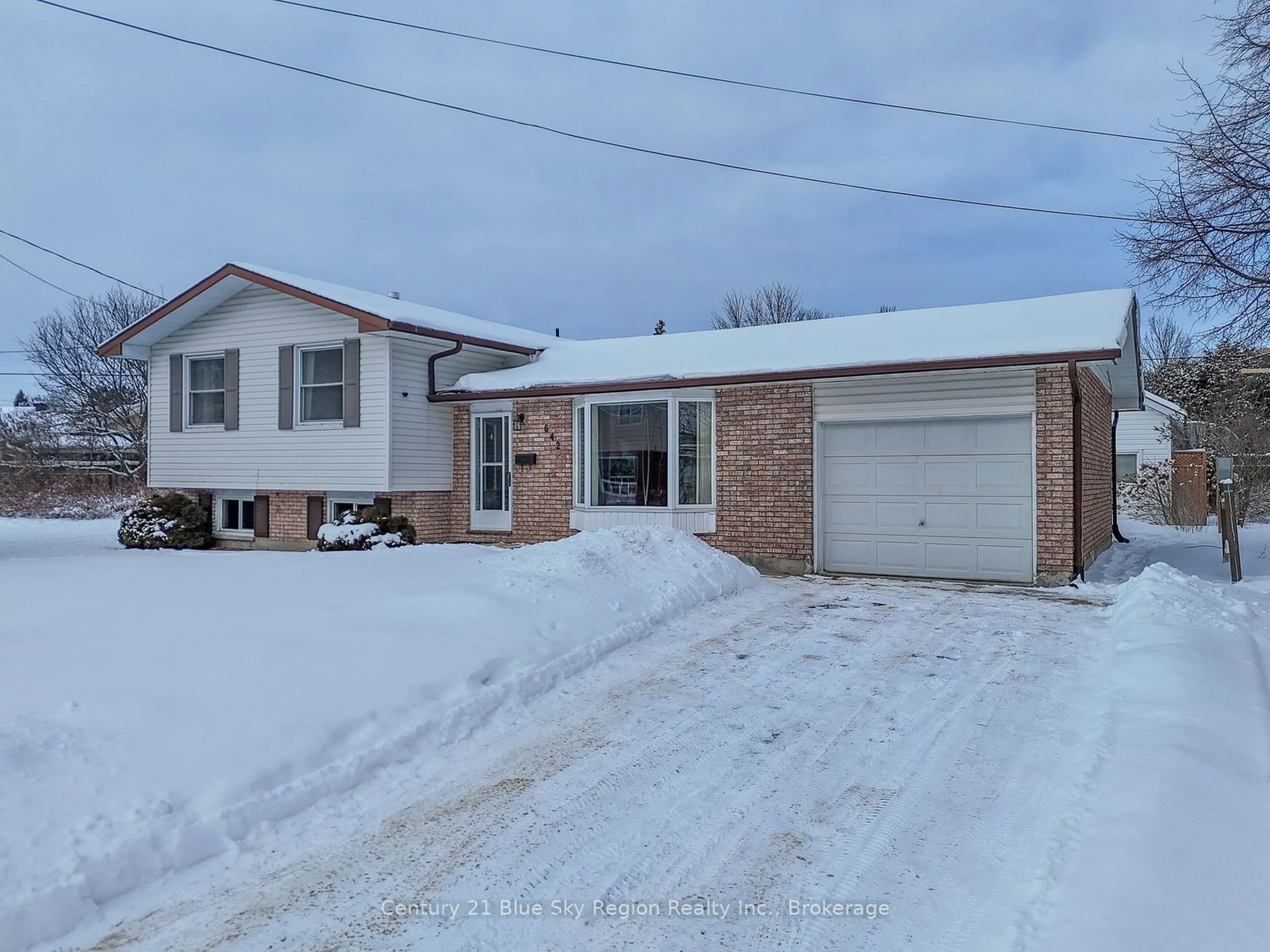 Home with brick exterior material, street for 642 Moffat Ave, North Bay Ontario P1B 7H1