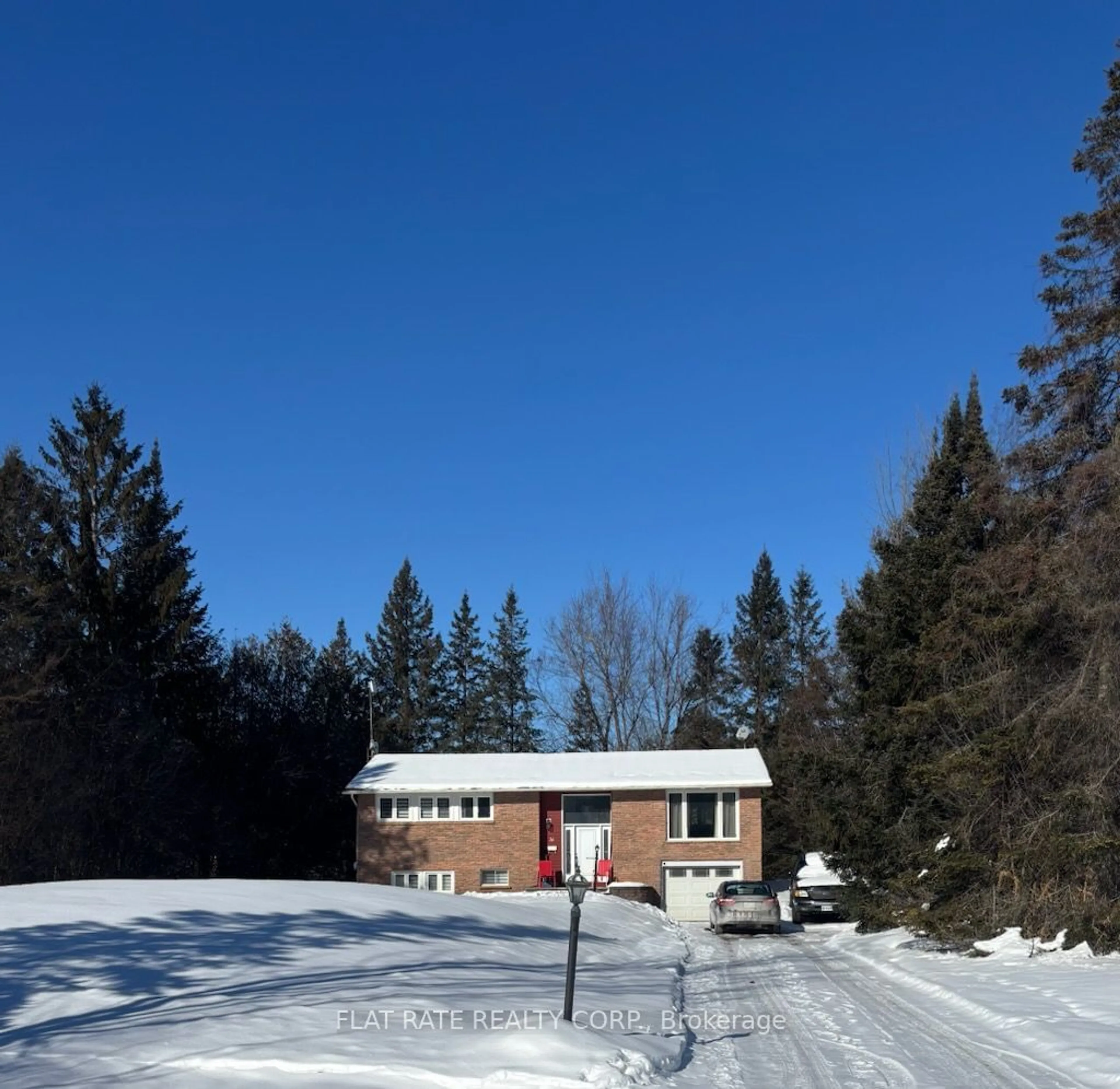 A pic from outside/outdoor area/front of a property/back of a property/a pic from drone, street for 36 EMILY MANOR Dr, Kawartha Lakes Ontario K0L 2W0