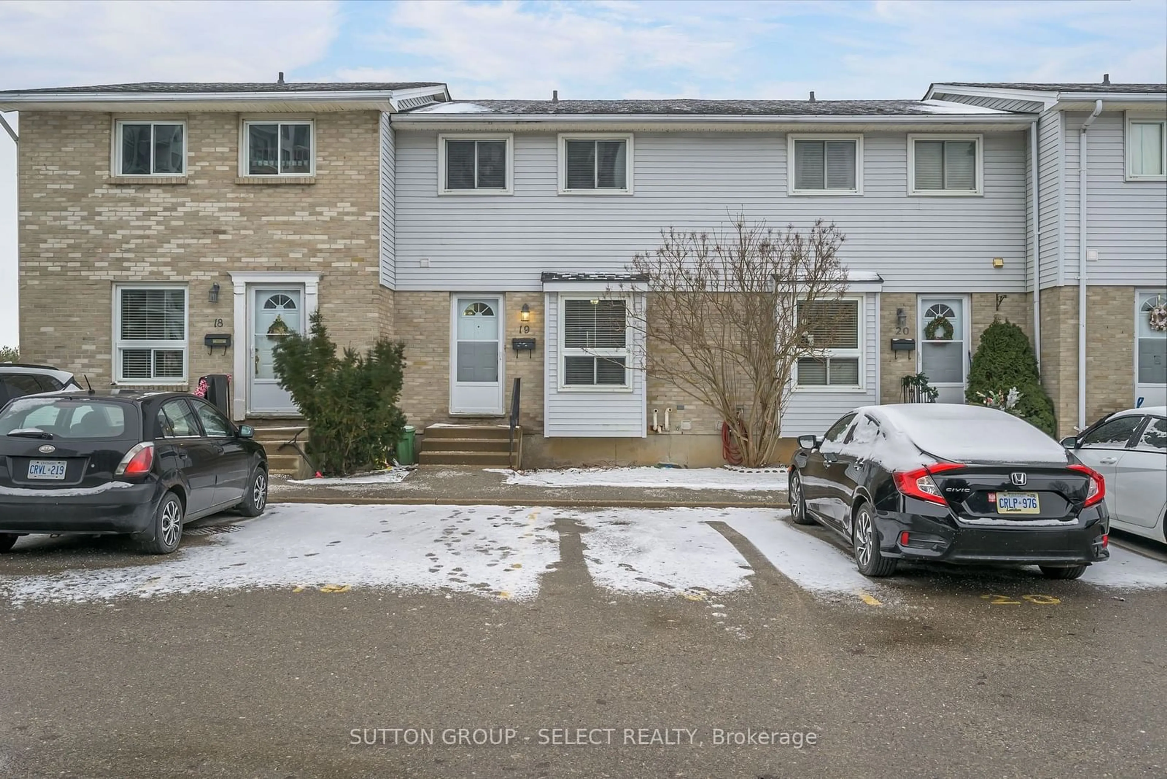 A pic from outside/outdoor area/front of a property/back of a property/a pic from drone, street for 1786 Attawandaron Rd #19, London Ontario N6G 3N1