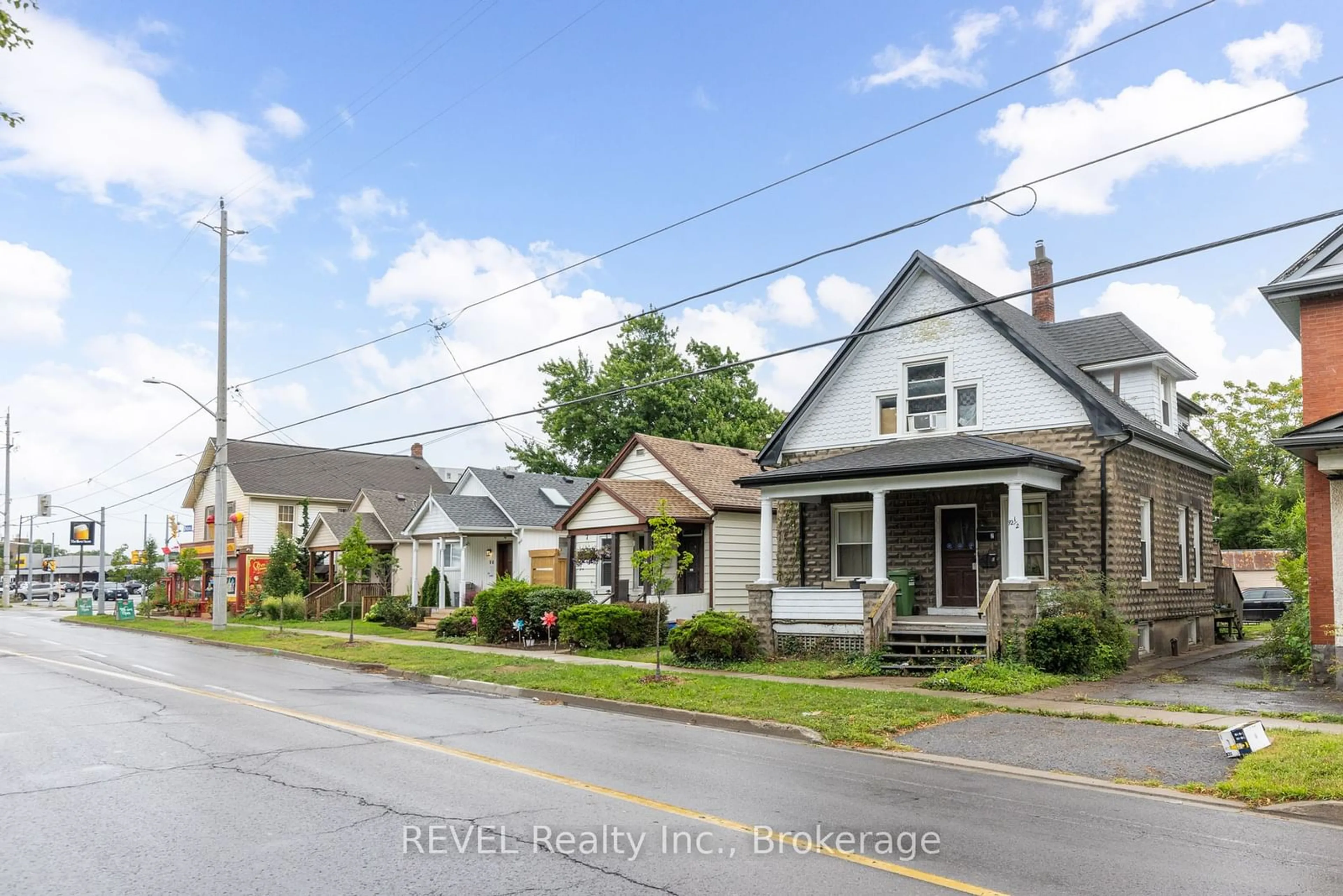 A pic from outside/outdoor area/front of a property/back of a property/a pic from drone, street for 92 1/2 WELLAND Ave, St. Catharines Ontario L2R 2N1