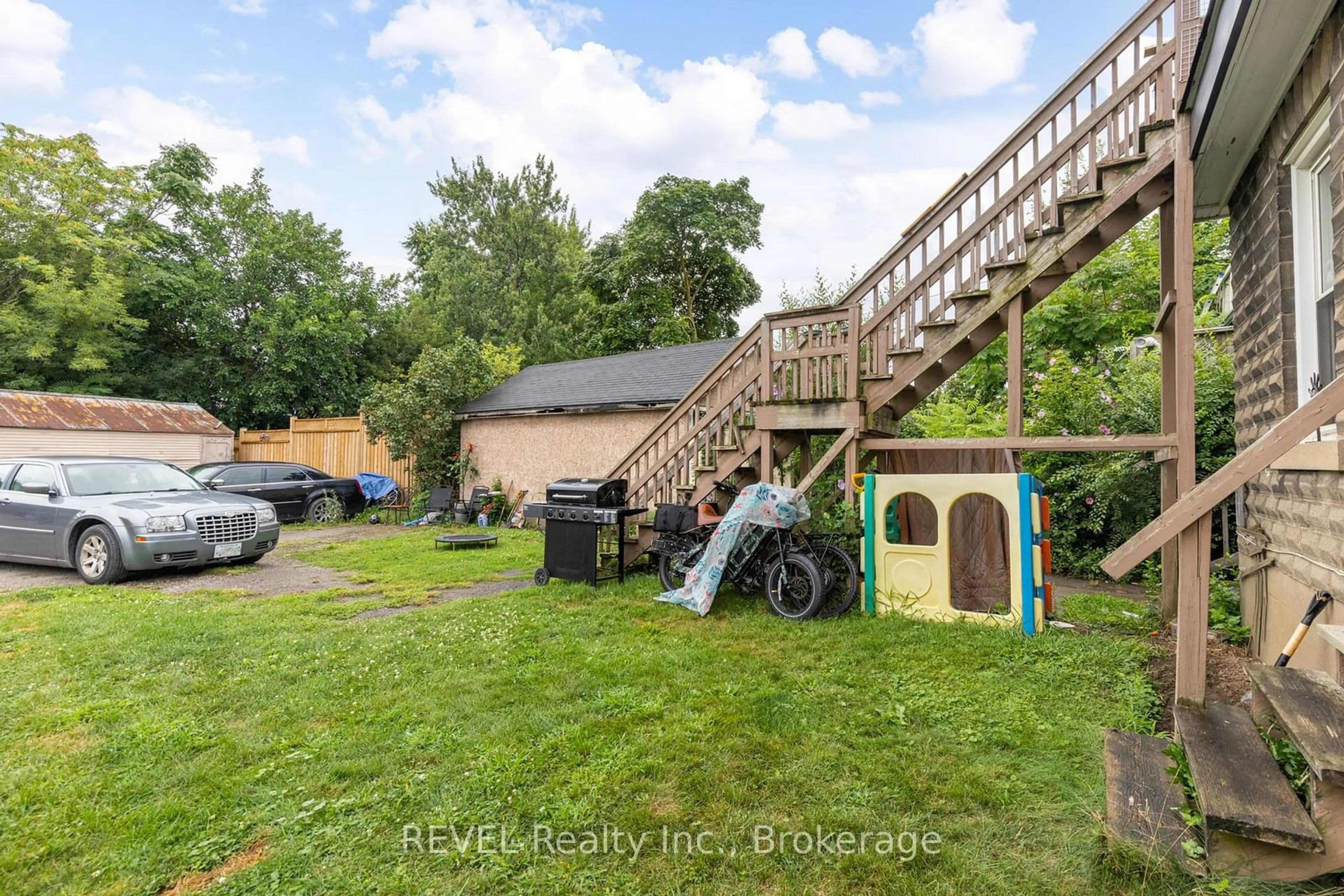 A pic from outside/outdoor area/front of a property/back of a property/a pic from drone, unknown for 92 1/2 WELLAND Ave, St. Catharines Ontario L2R 2N1