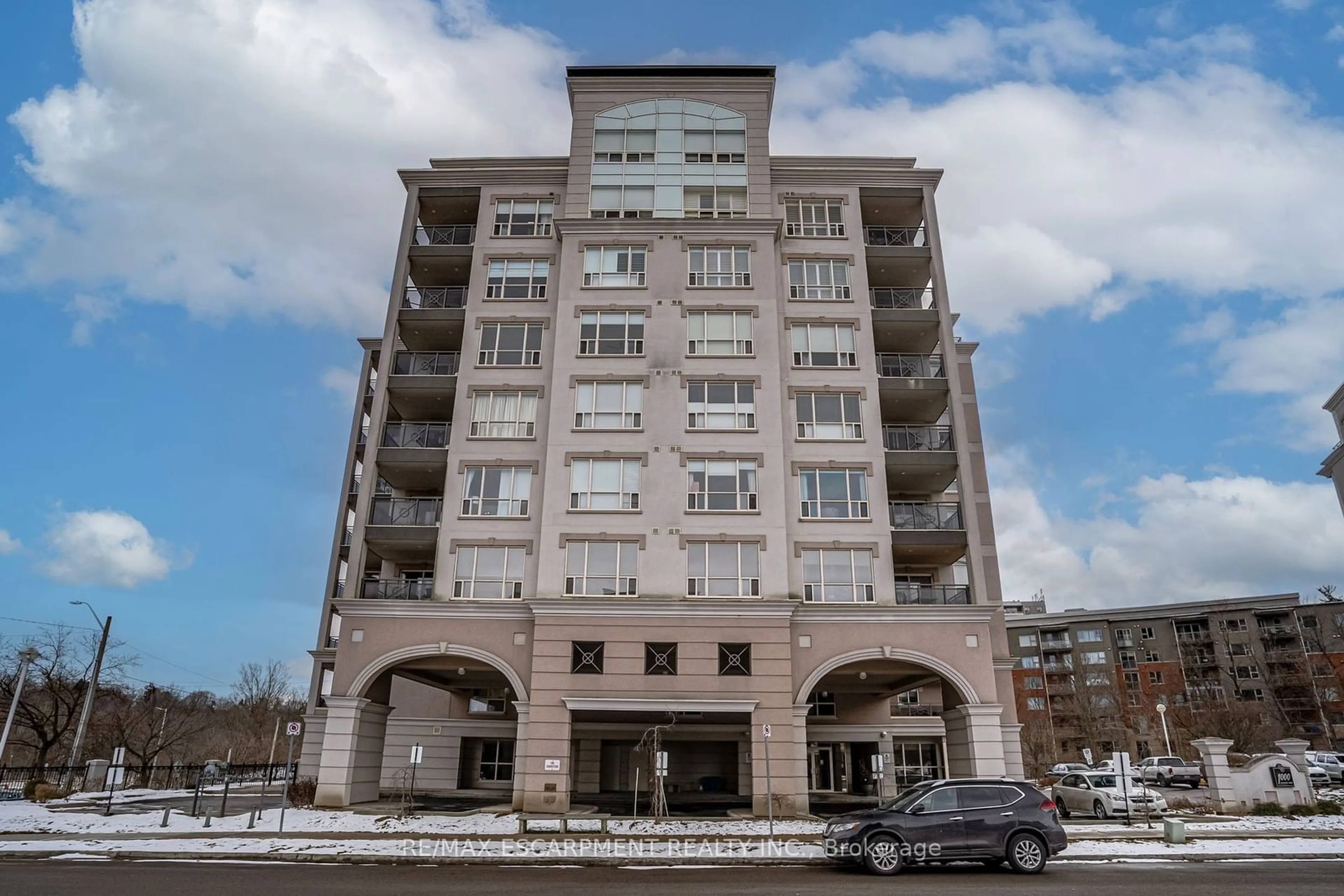 Indoor foyer for 1000 CREEKSIDE Dr #605, Hamilton Ontario L9H 7S6