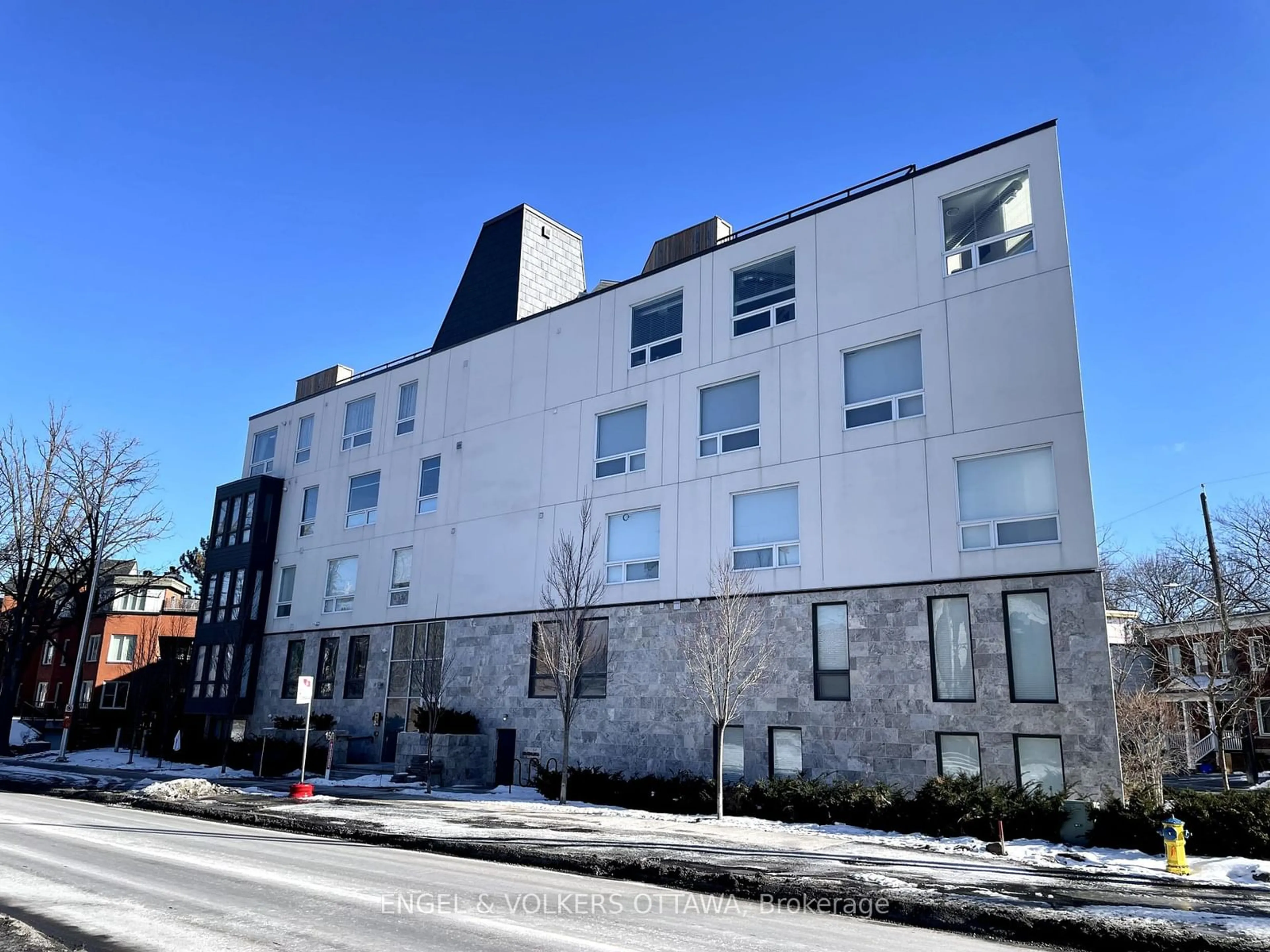 A pic from outside/outdoor area/front of a property/back of a property/a pic from drone, building for 150 GREENFIELD Ave #501, Ottawa Ontario K1S 5W6