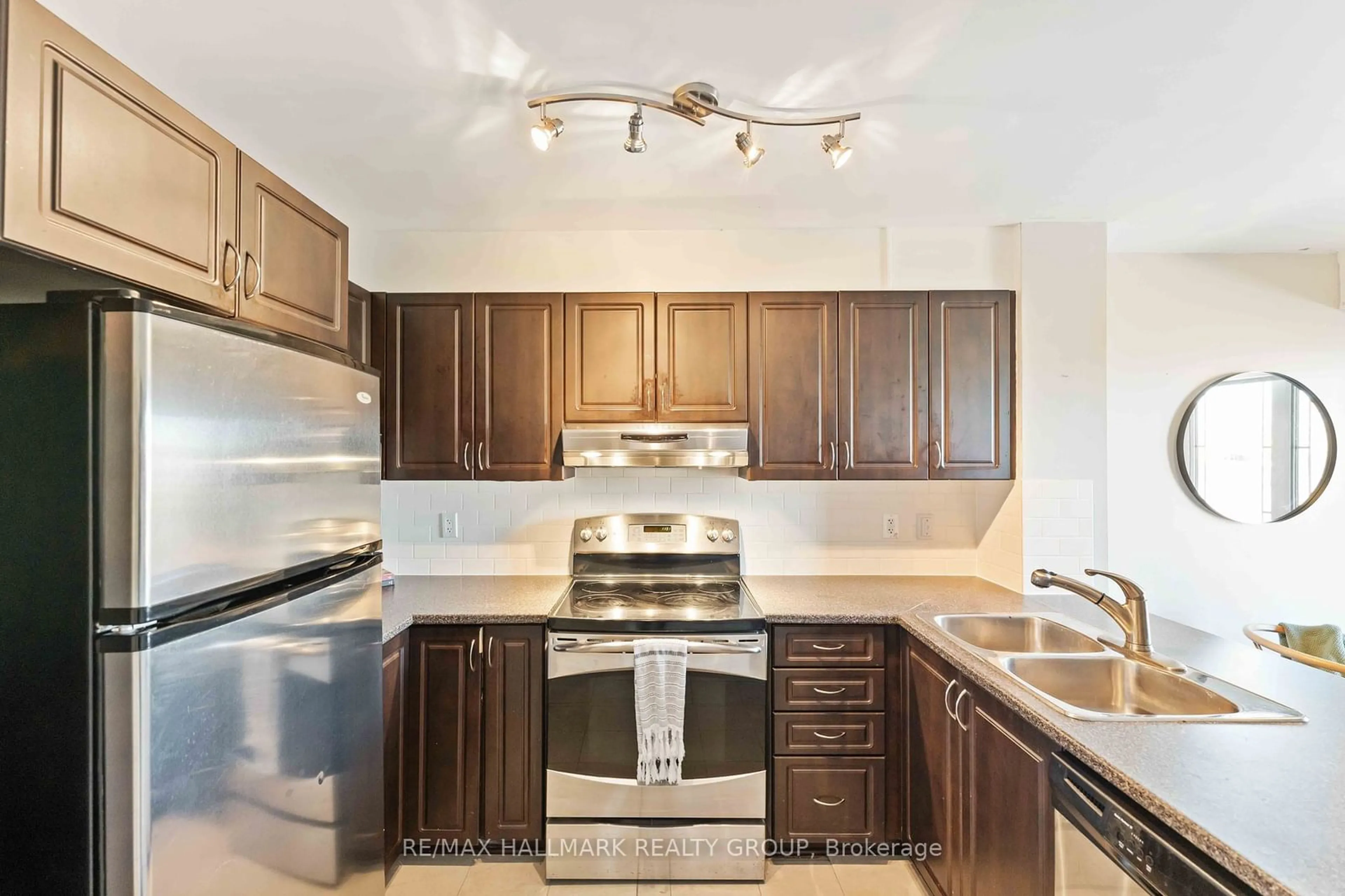 Standard kitchen, unknown for 792 LAKERIDGE Dr, Orleans - Cumberland and Area Ontario K4A 0N4