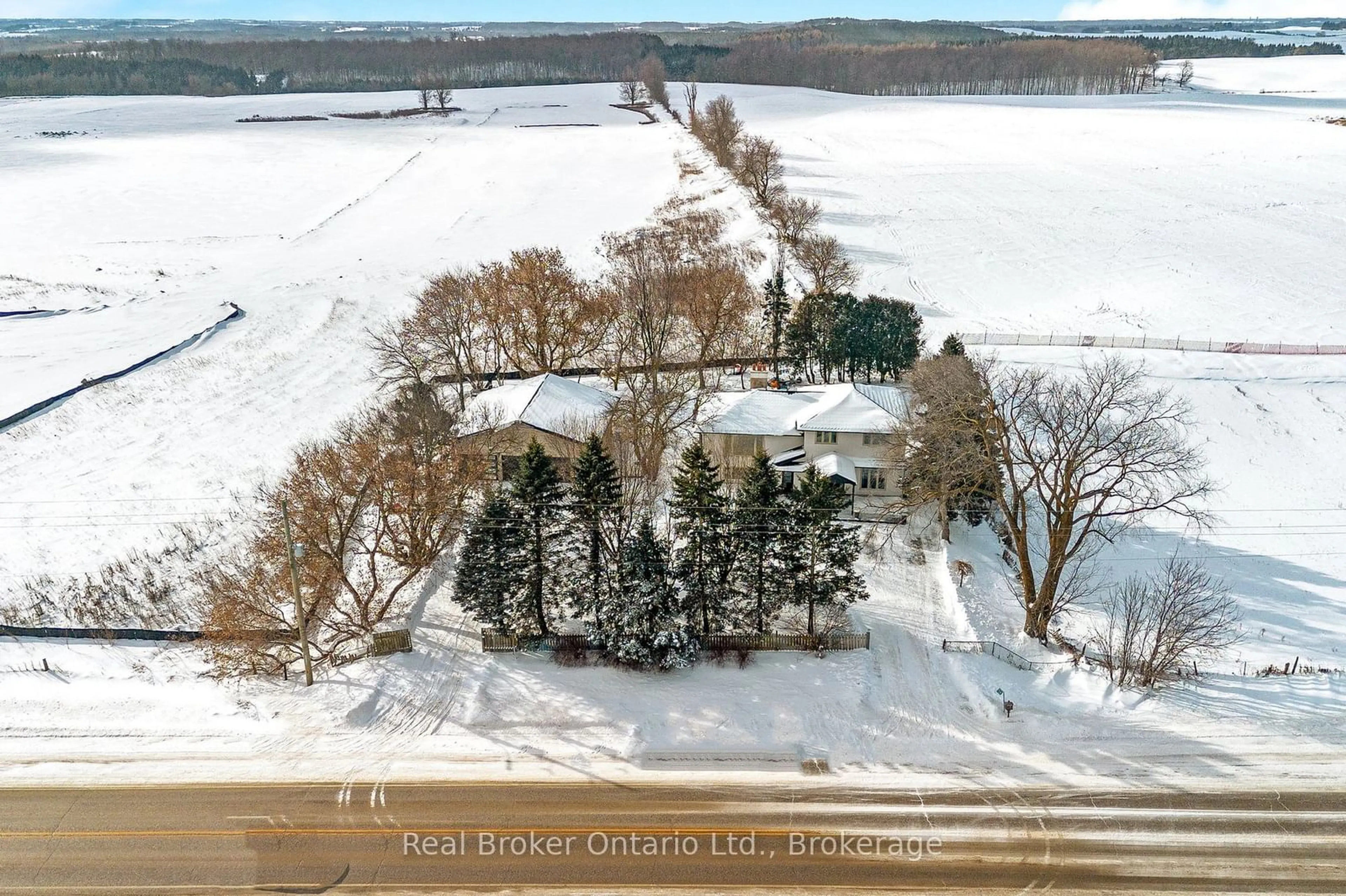 A pic from outside/outdoor area/front of a property/back of a property/a pic from drone, water/lake/river/ocean view for 5938 Trafalgar Rd, Erin Ontario N0B 1Z0