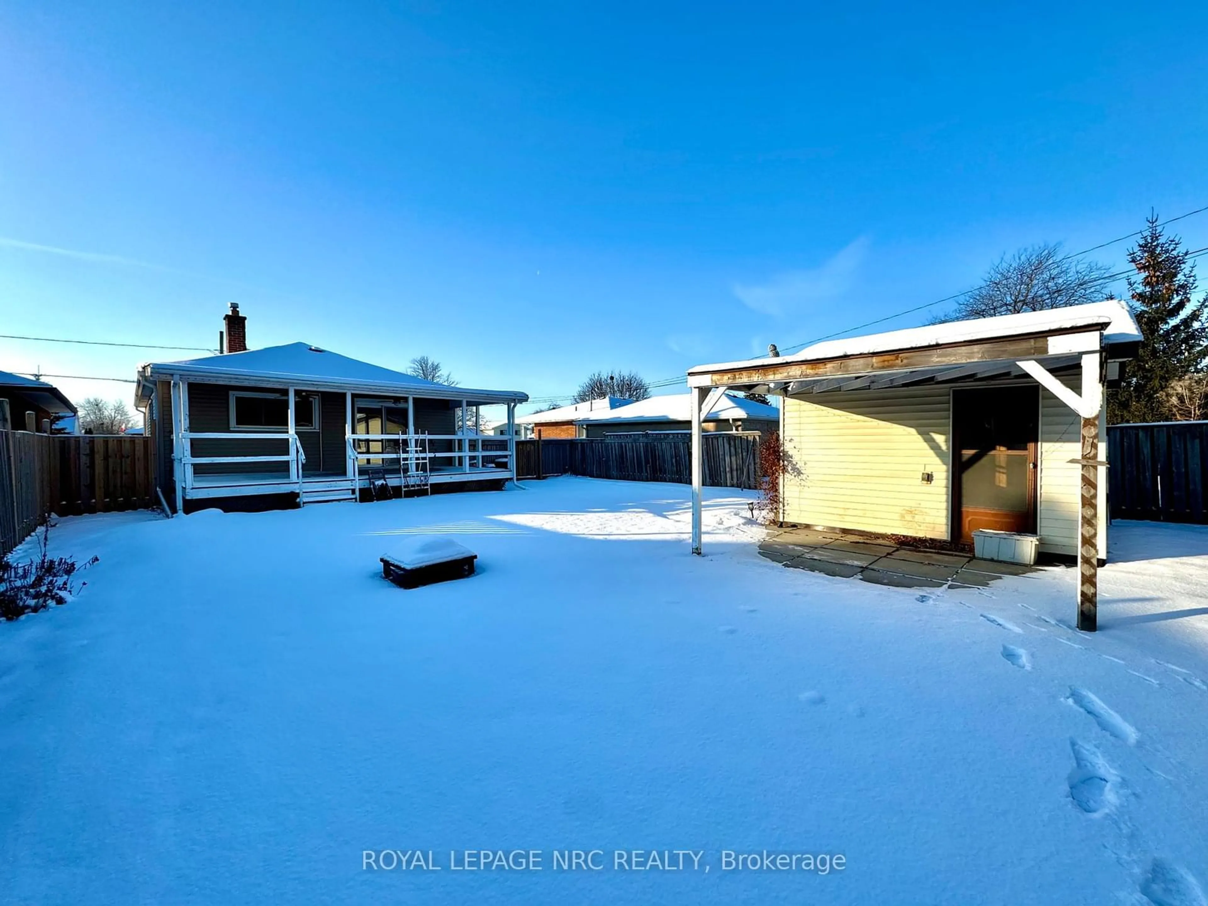 A pic from outside/outdoor area/front of a property/back of a property/a pic from drone, unknown for 66 ROSE Ave, Thorold Ontario L2V 3C8