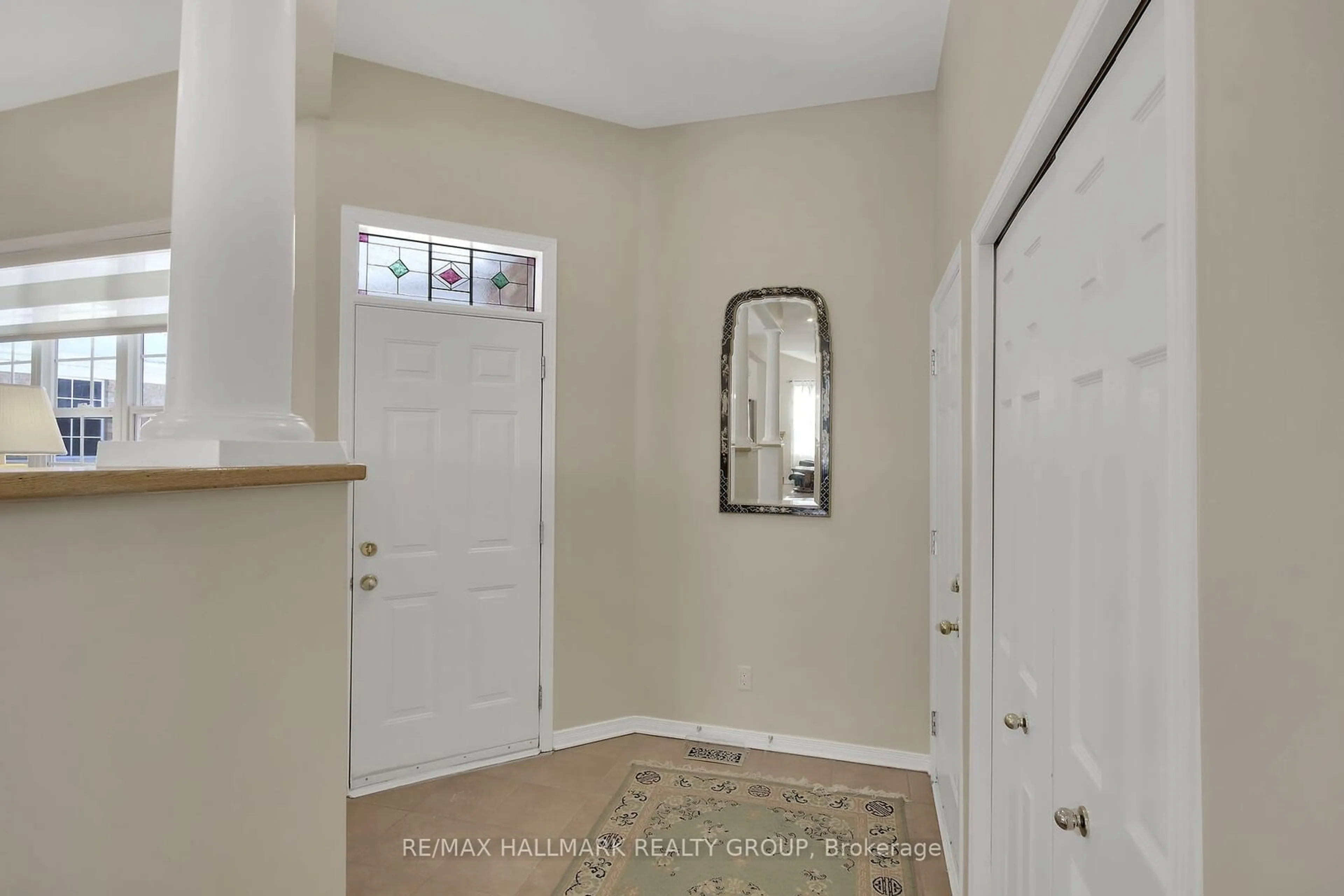 Indoor entryway for 73 Goldridge Dr, Kanata Ontario K2T 1E9