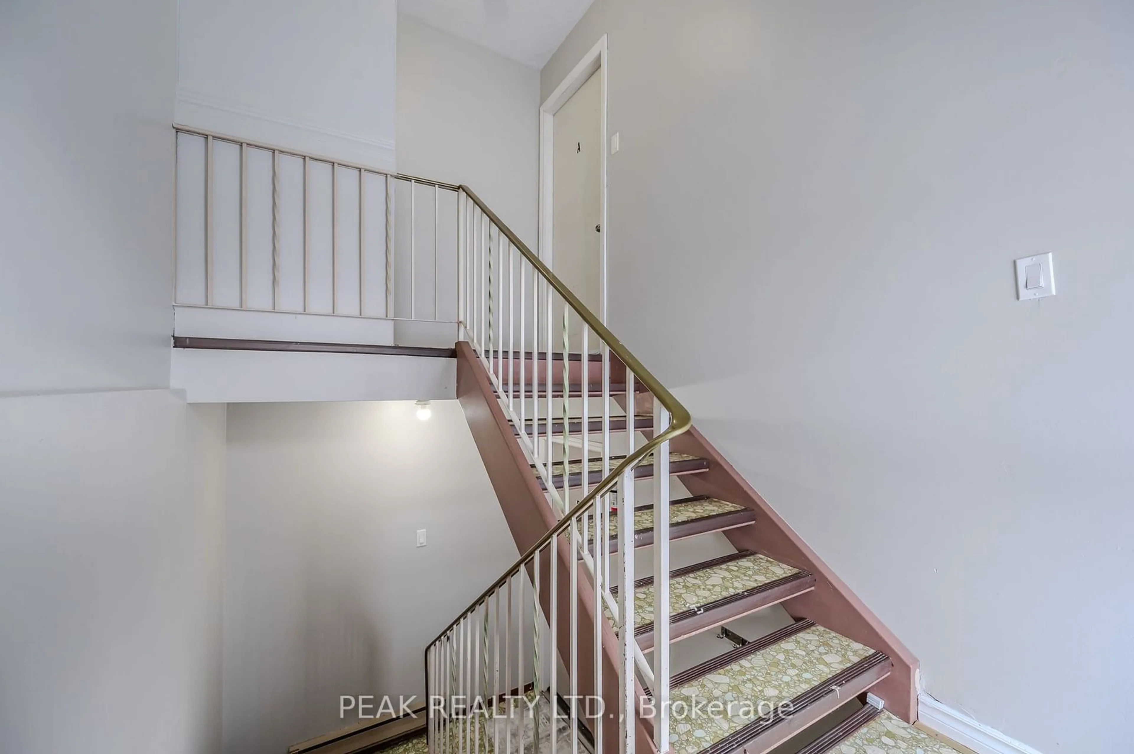 Stairs for 72 Obermeyer Dr, Kitchener Ontario N2A 1P6