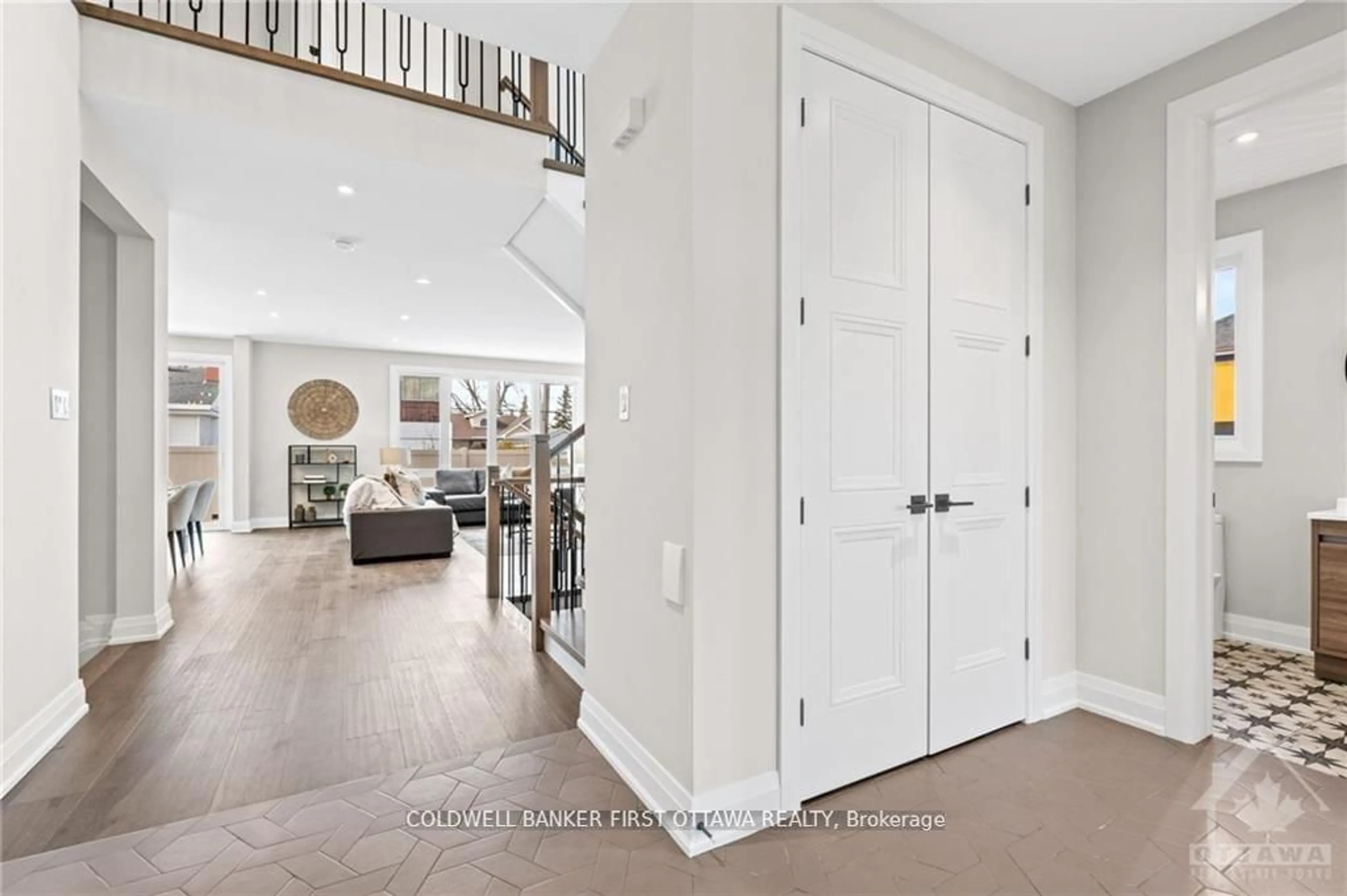 Indoor entryway for 317 Westhill Ave, Westboro - Hampton Park Ontario K1Z 7H7