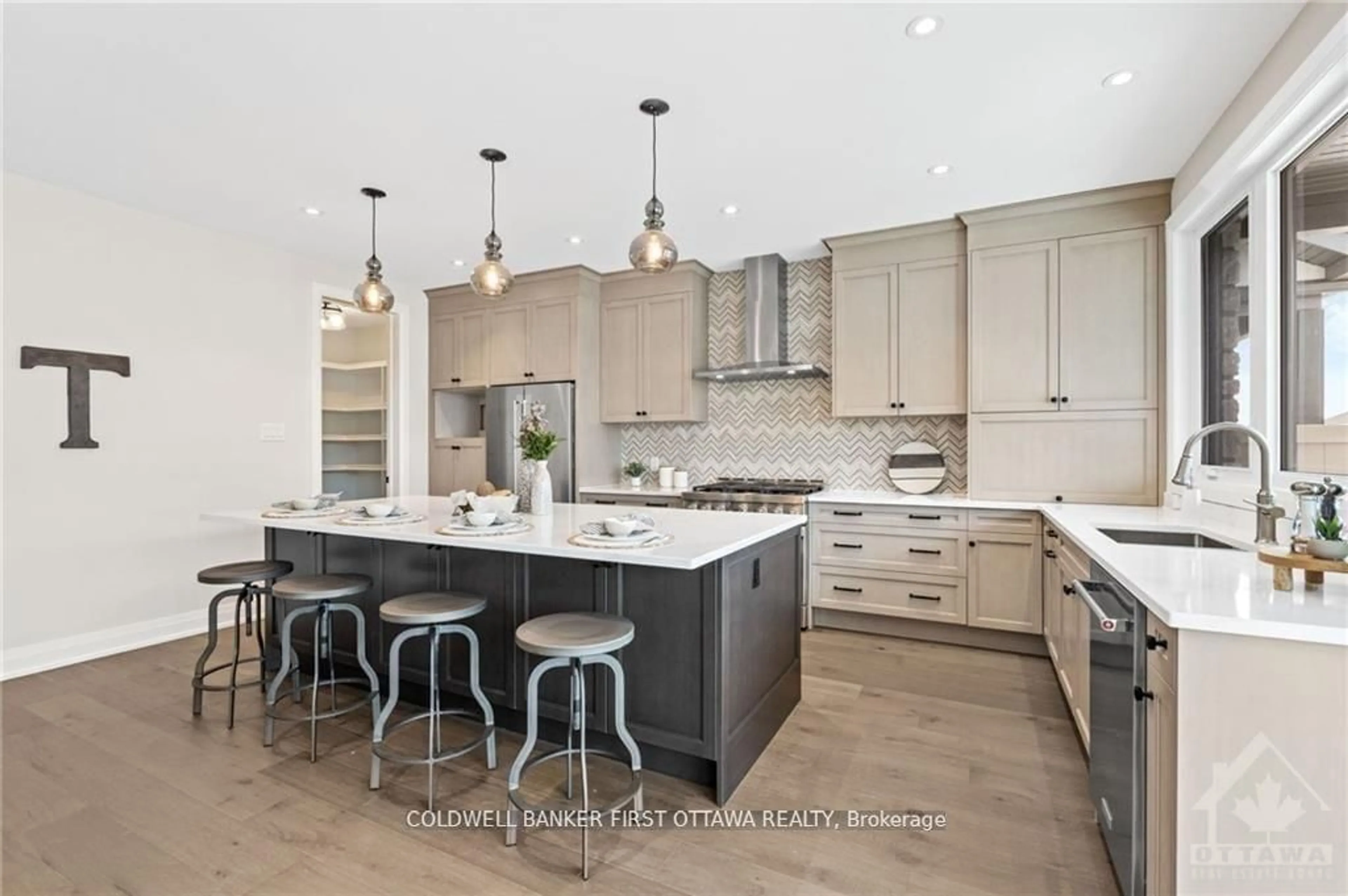 Contemporary kitchen, unknown for 317 Westhill Ave, Westboro - Hampton Park Ontario K1Z 7H7