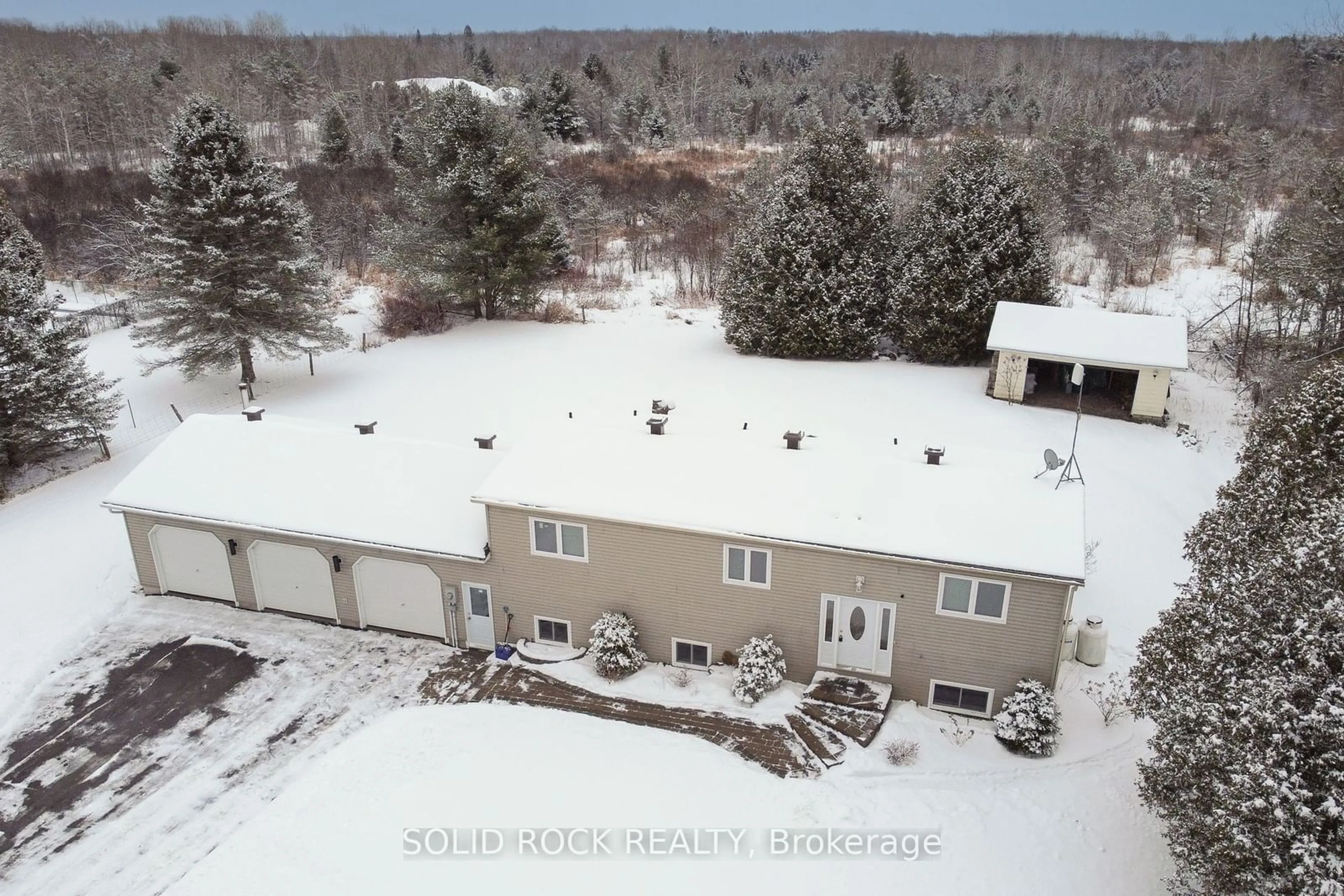 A pic from outside/outdoor area/front of a property/back of a property/a pic from drone, building for 427 Ferguson Tetlock Rd, Montague Ontario K7A 4S4