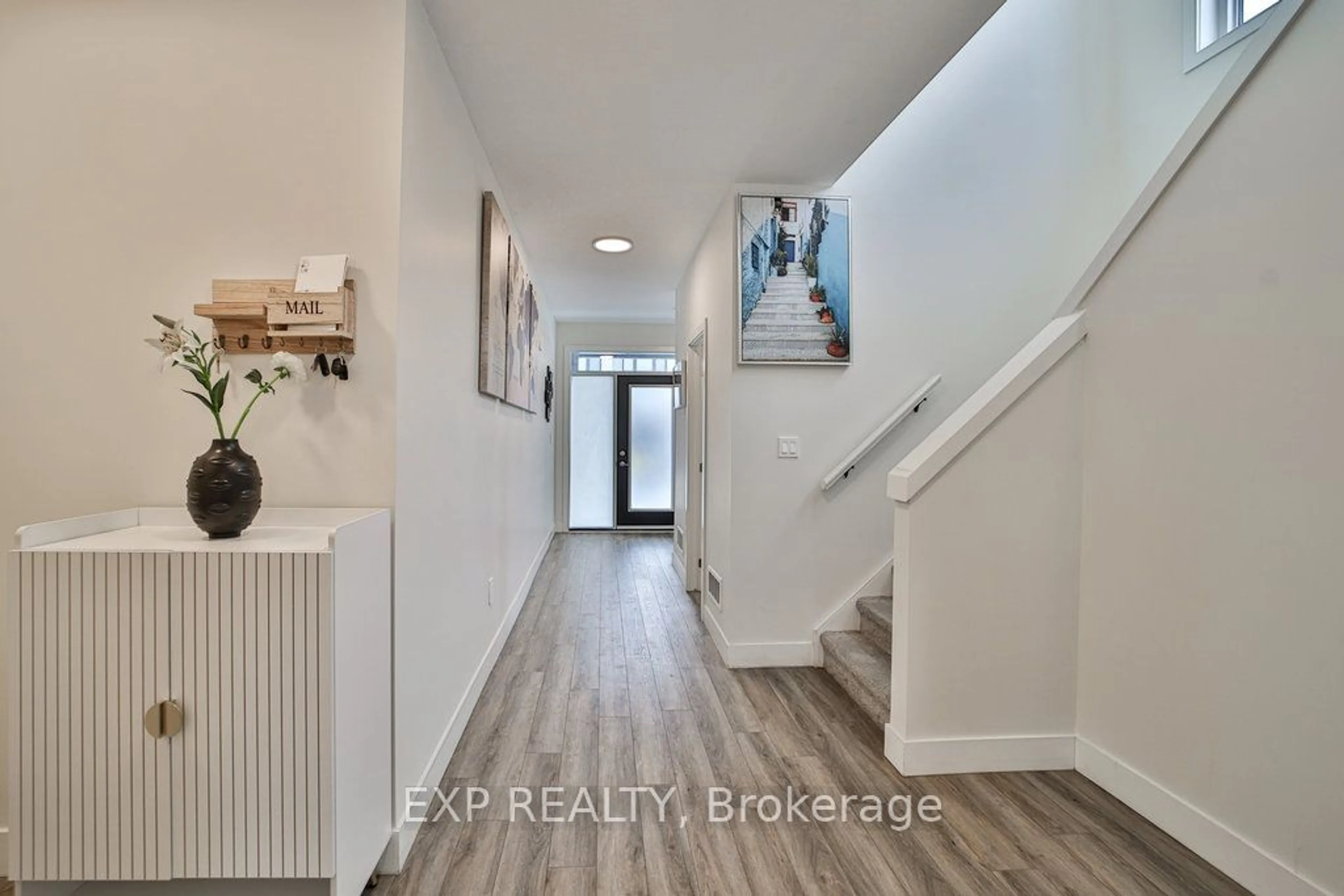 Indoor entryway for 3575 SOUTHBRIDGE Ave #19, London Ontario N6L 0G9