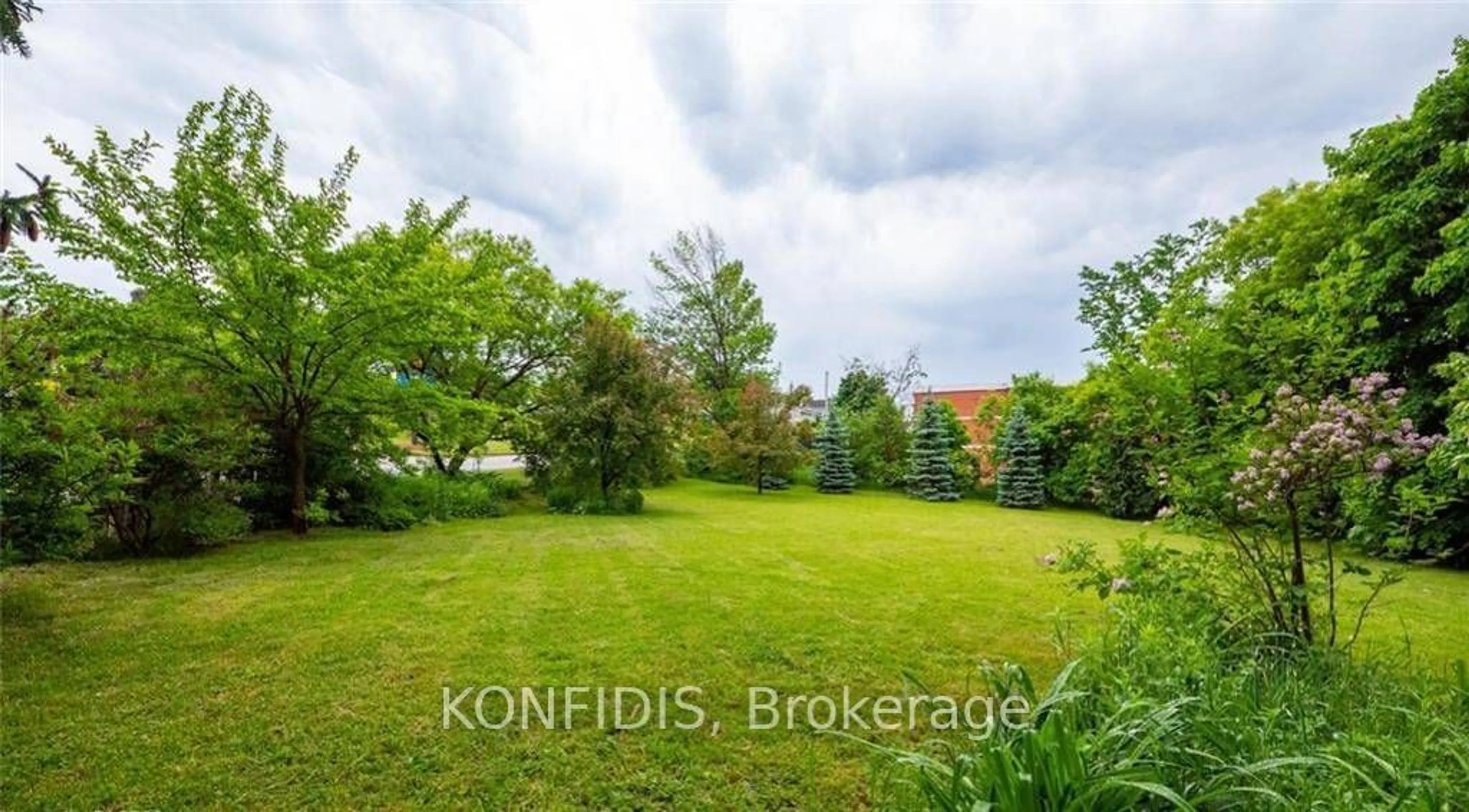 A pic from outside/outdoor area/front of a property/back of a property/a pic from drone, forest/trees view for 960 9th Ave, Owen Sound Ontario N4K 3E7