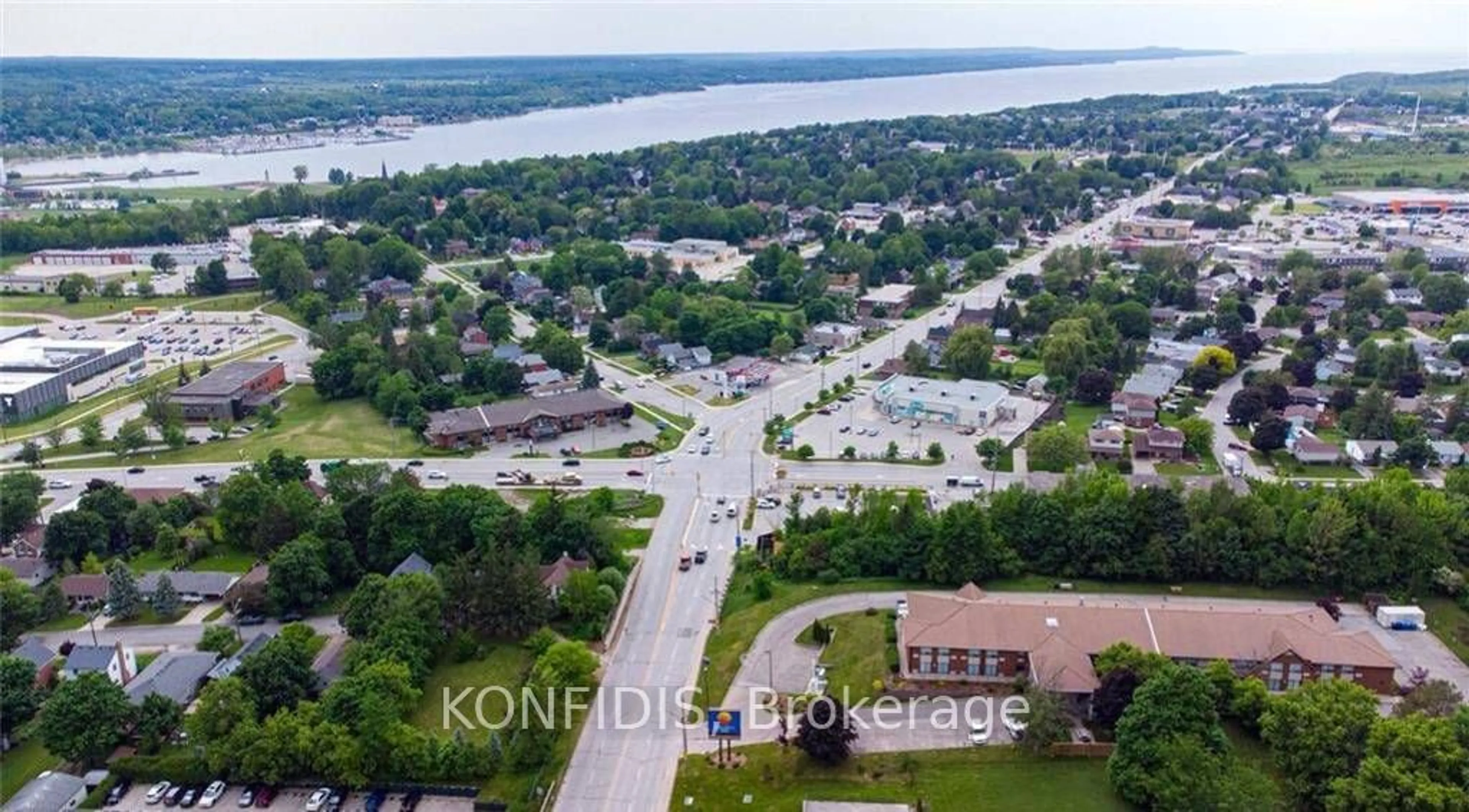 A pic from outside/outdoor area/front of a property/back of a property/a pic from drone, water/lake/river/ocean view for 960 9th Ave, Owen Sound Ontario N4K 3E7