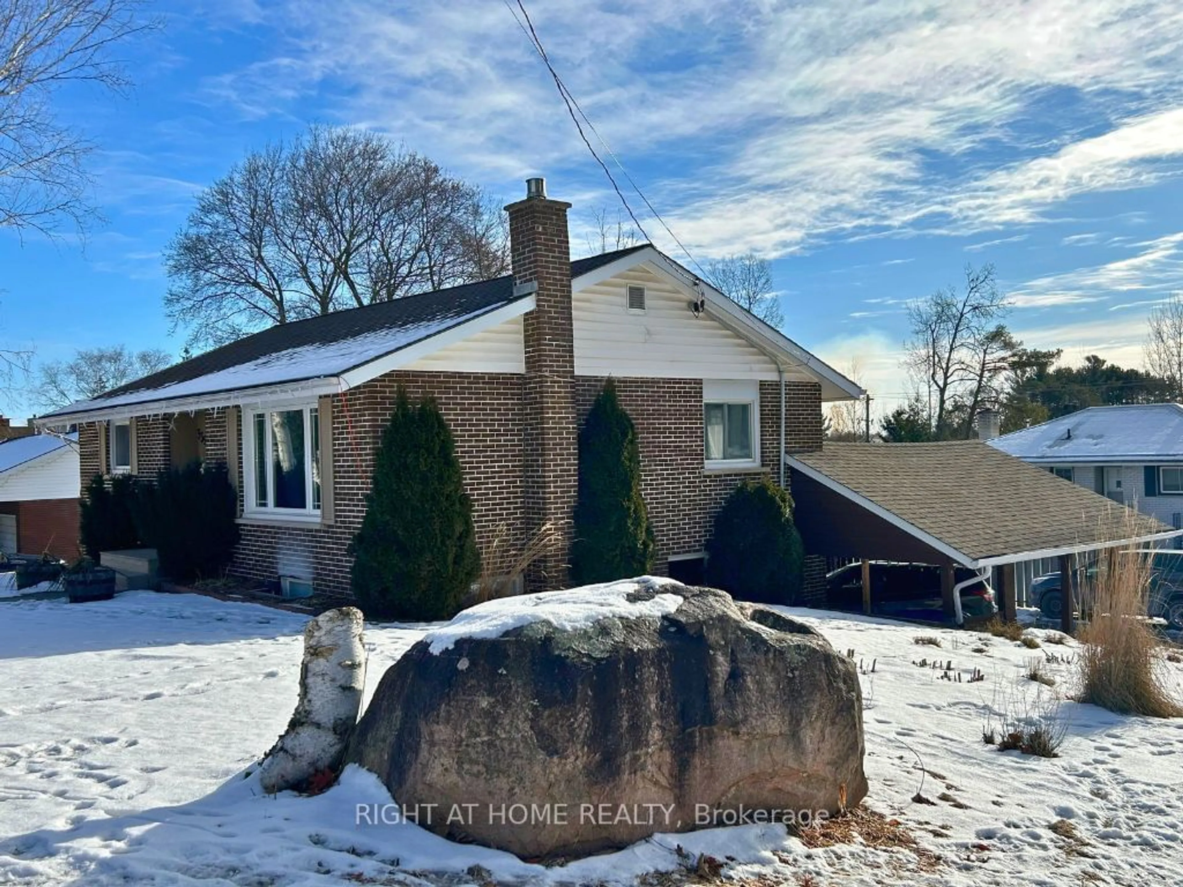 A pic from outside/outdoor area/front of a property/back of a property/a pic from drone, unknown for 335 Katherine St, Tweed Ontario K0K 3J0