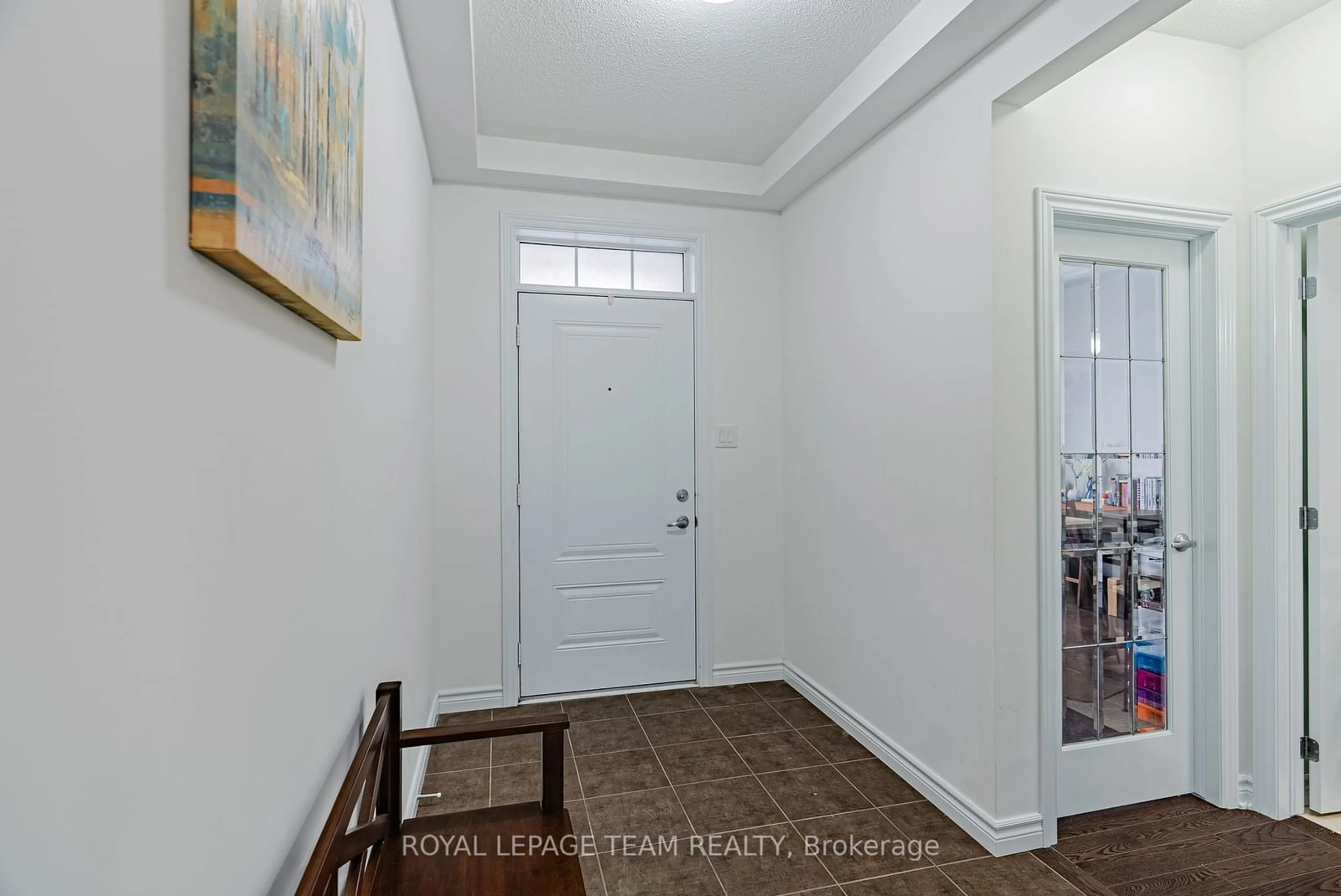 Indoor entryway for 500 Breccia Hts, Kanata Ontario K2T 0L6