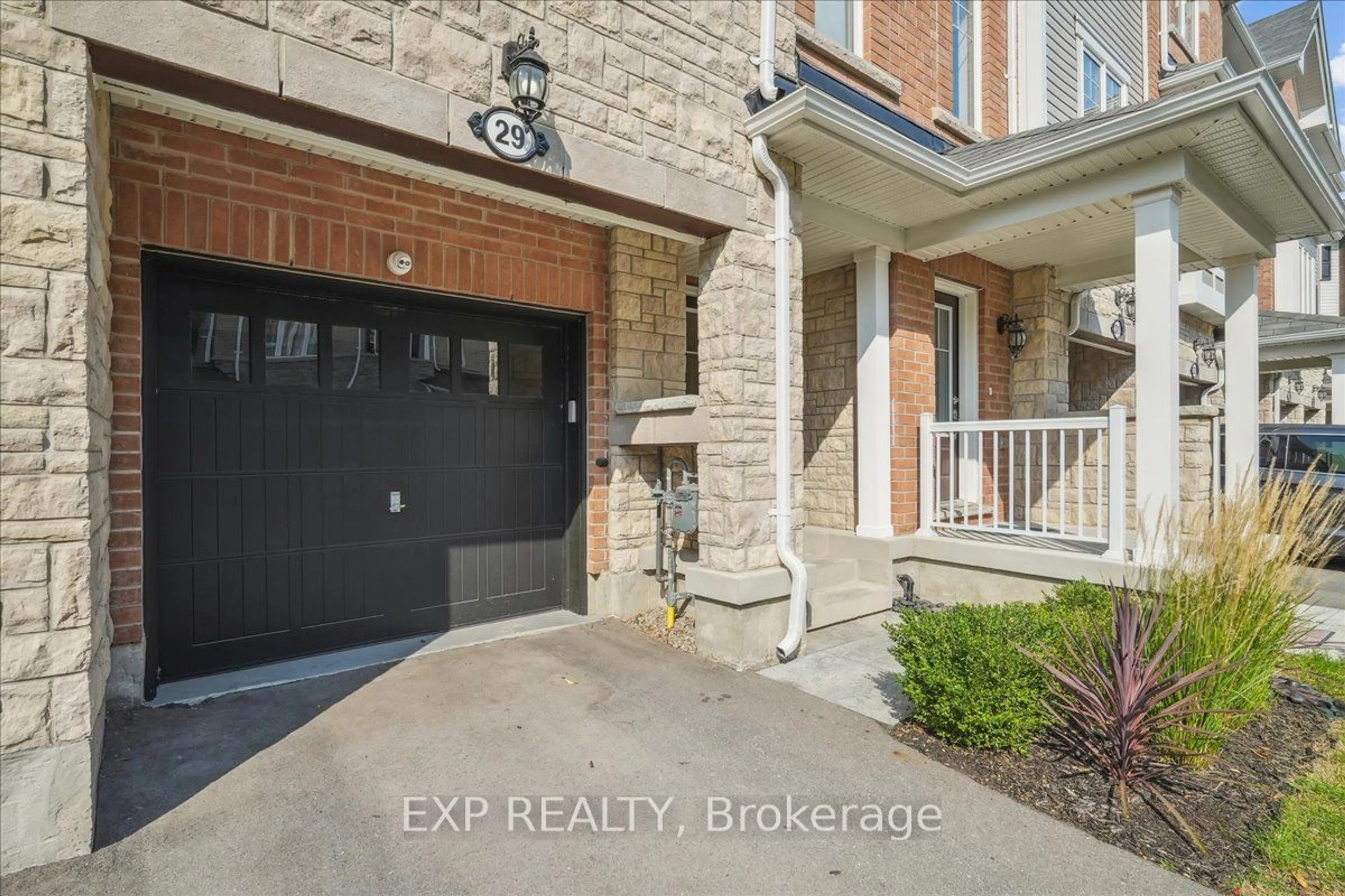 Indoor entryway for 29 Rapids Lane, Hamilton Ontario L8K 0A4