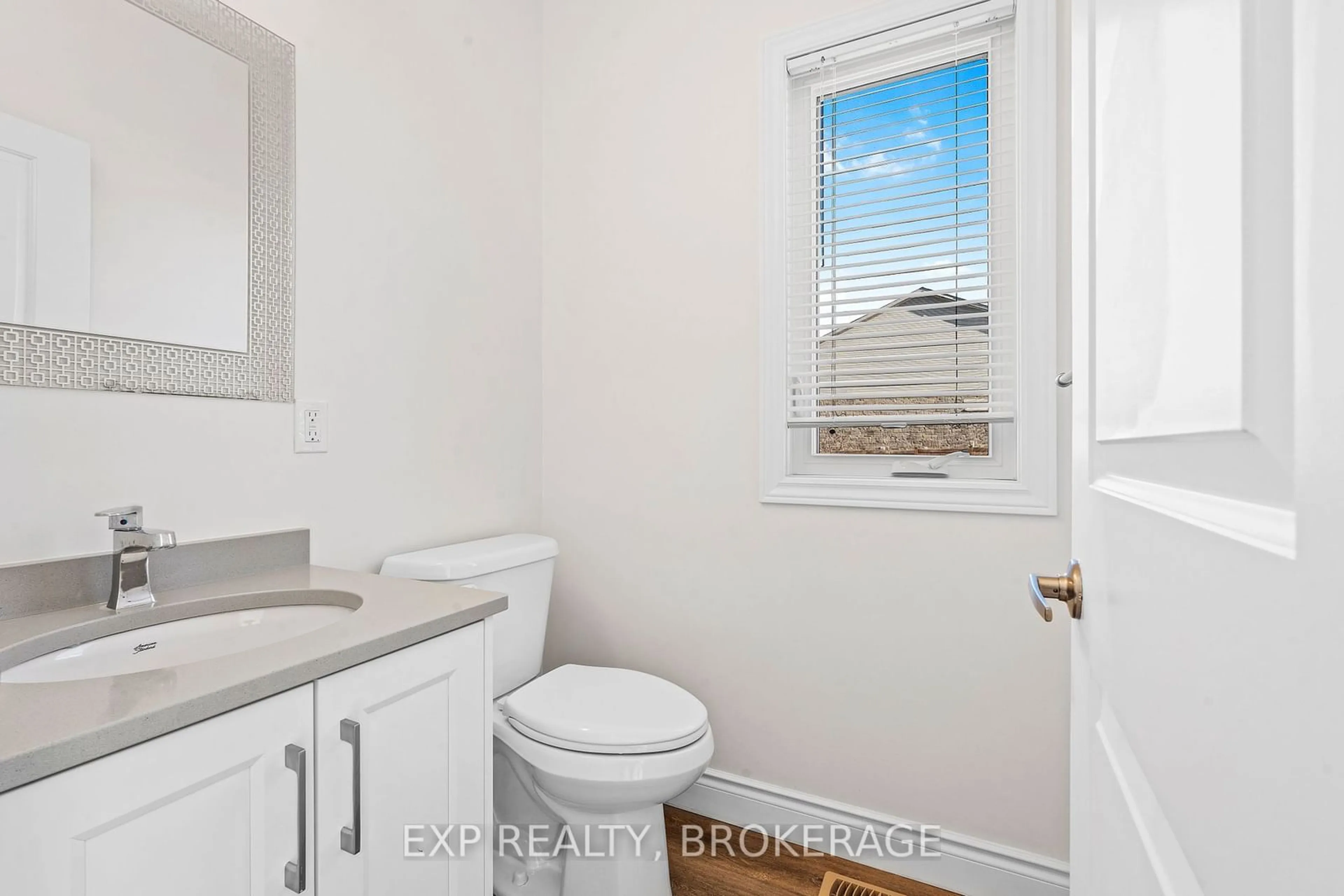 Standard bathroom, ceramic/tile floor for 2809 DELMAR St, Kingston Ontario K7P 0V1