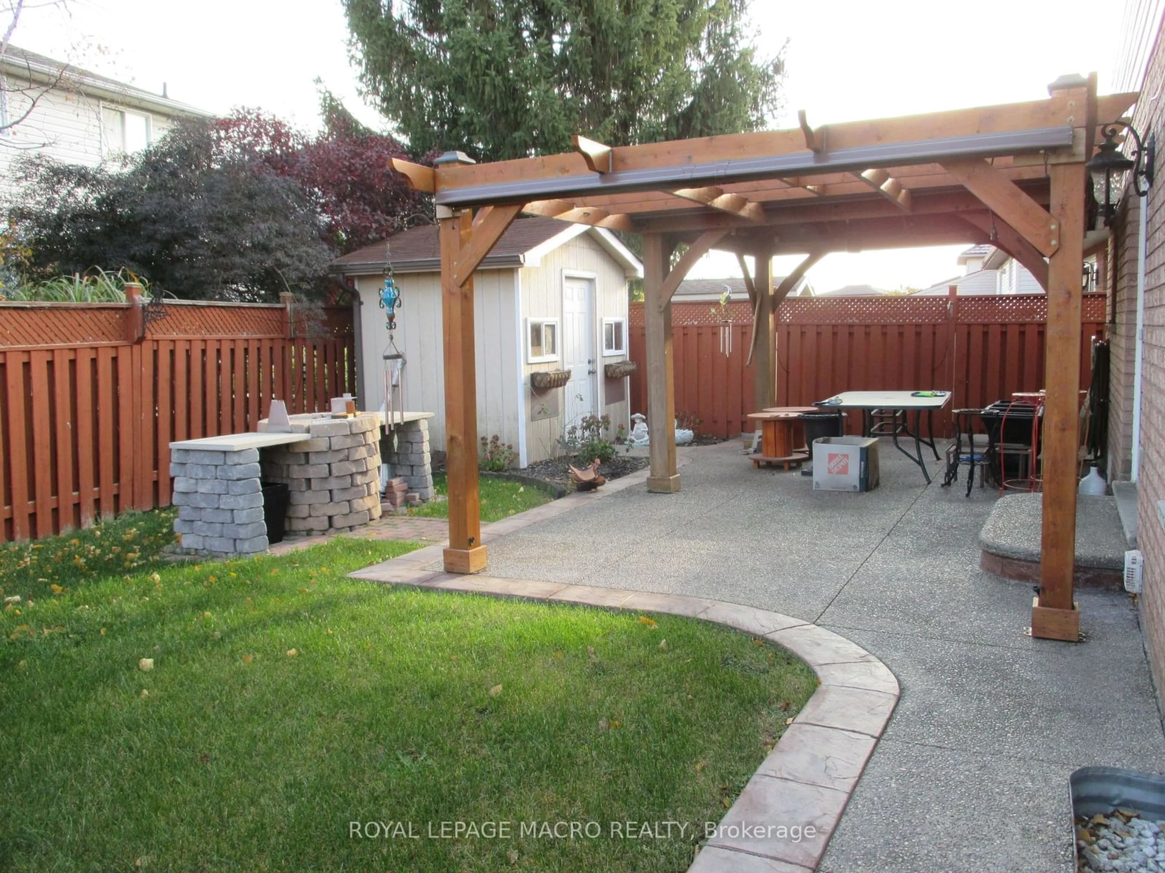 Patio, street for 22 Resolute Dr, Hamilton Ontario L9A 5G4