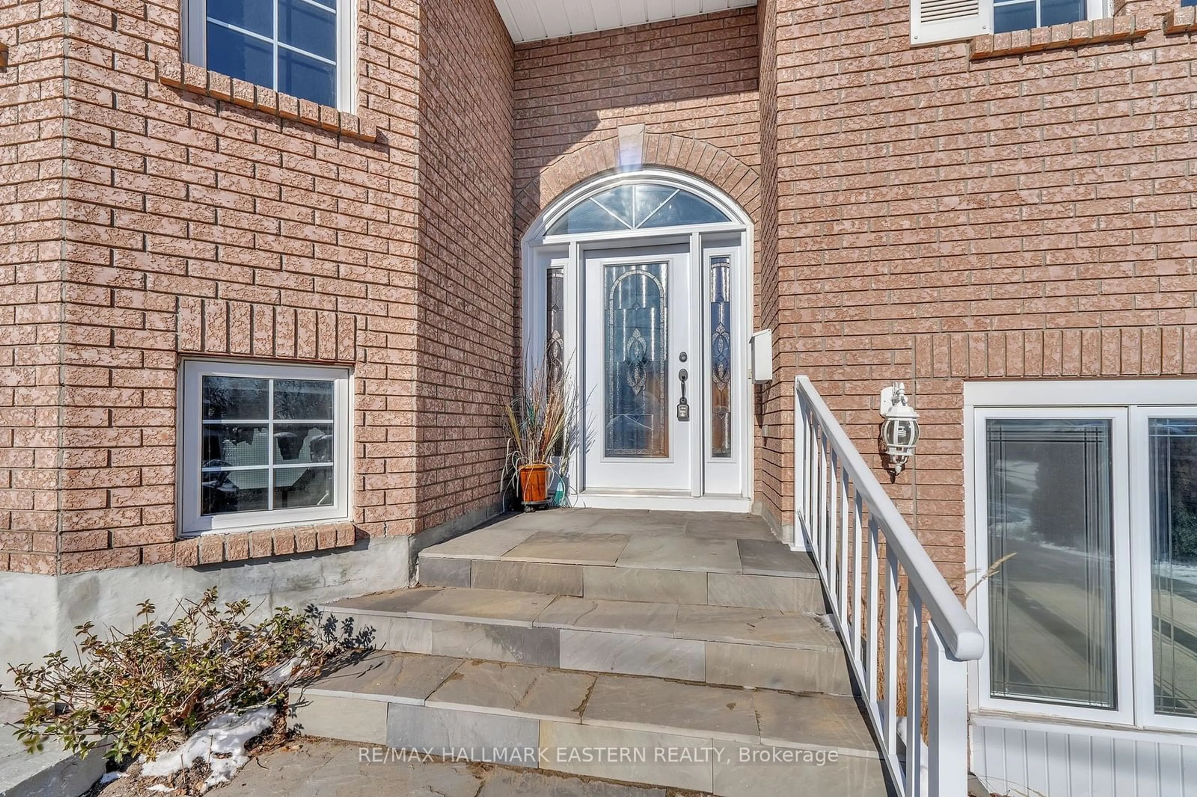 Indoor entryway for 1600 Forster Ave, Peterborough Ontario K9K 1L5