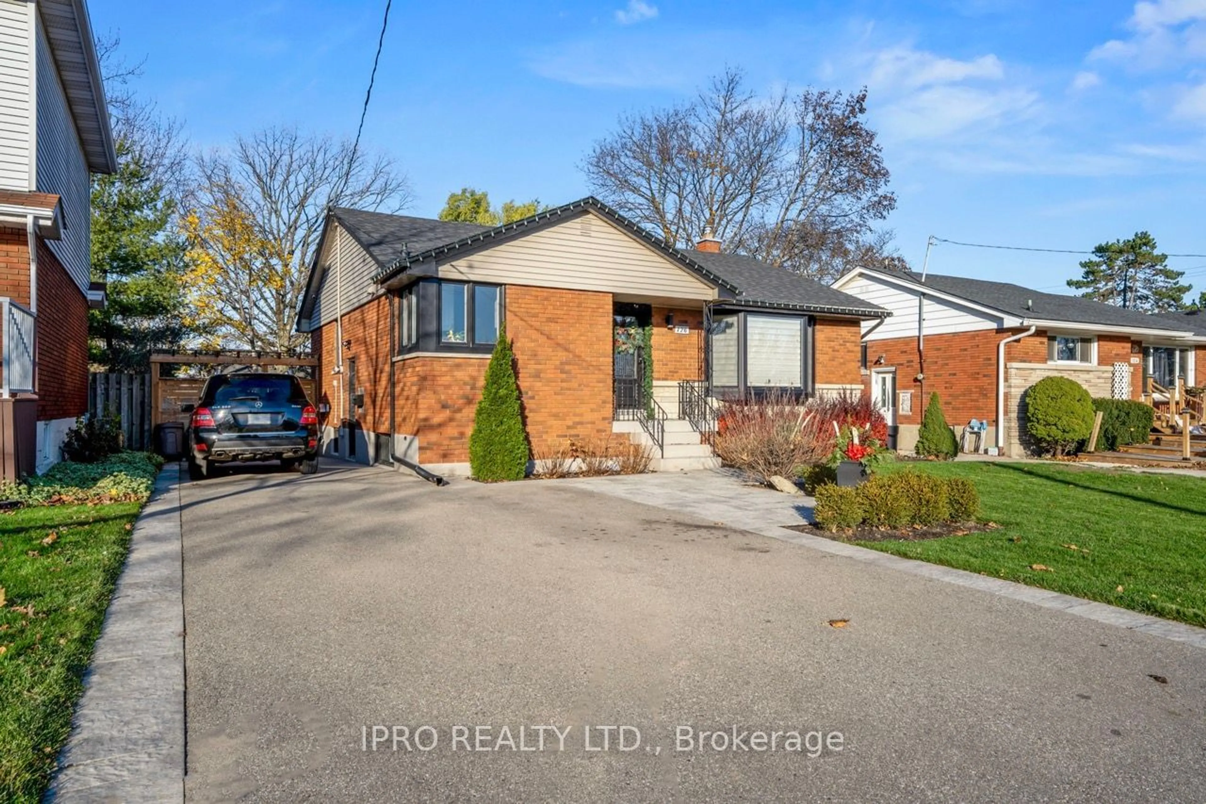 Home with brick exterior material, street for 126 West 26th St, Hamilton Ontario L9C 4Z4