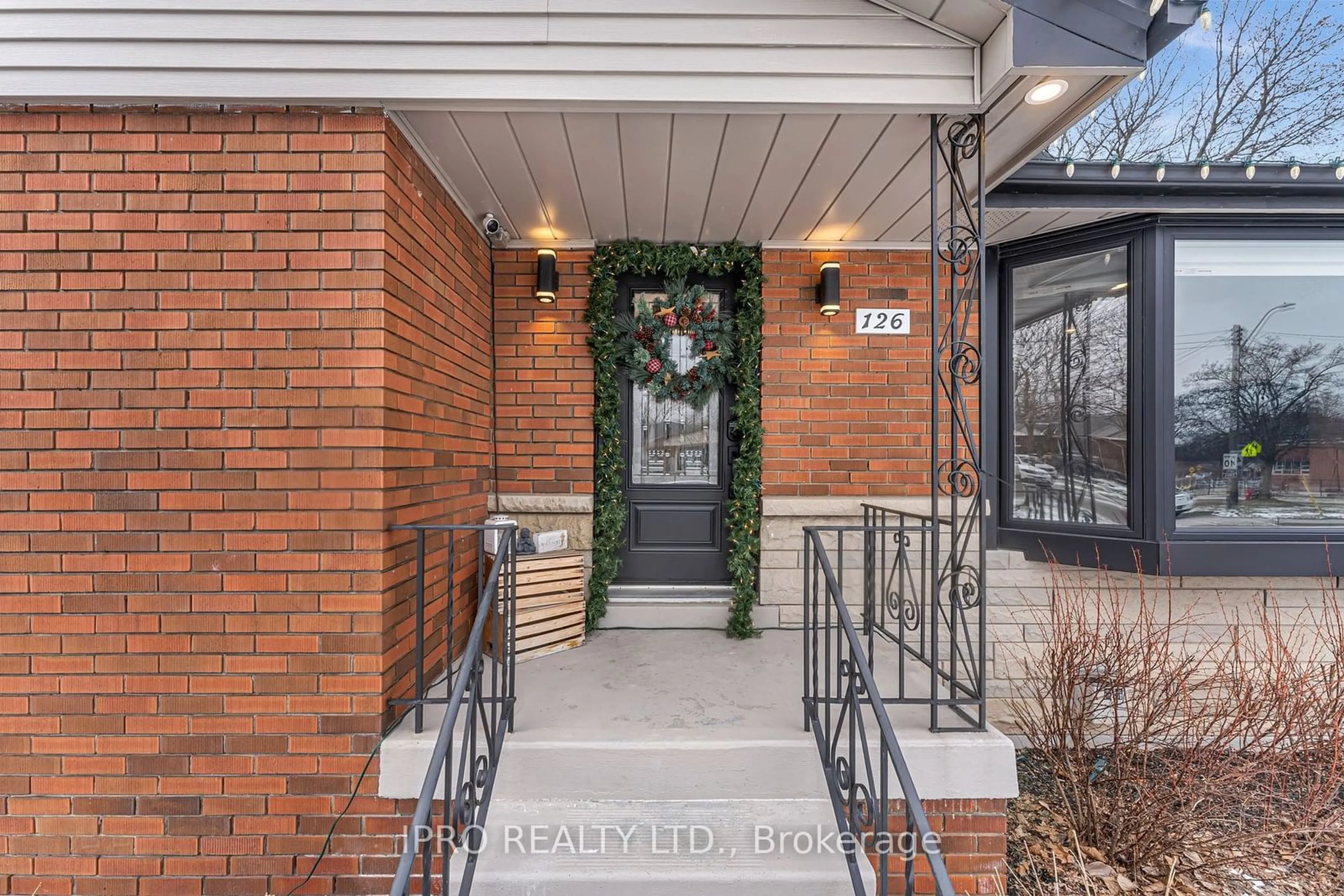 Indoor entryway for 126 West 26th St, Hamilton Ontario L9C 4Z4