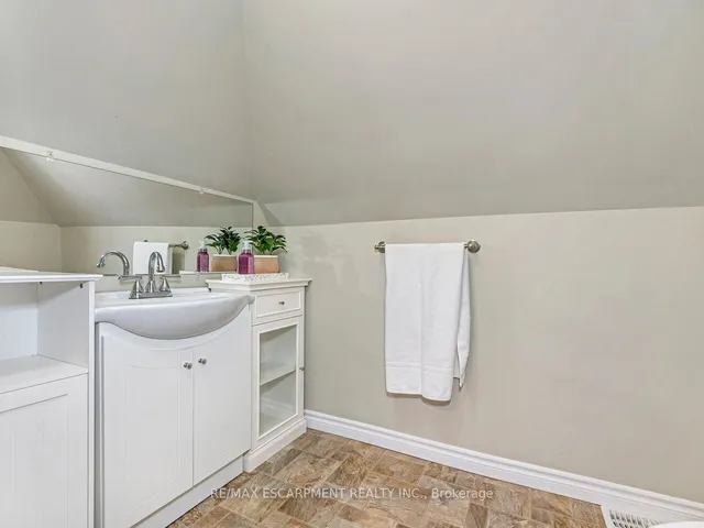 Additional property image - 218 Cumberland Ave