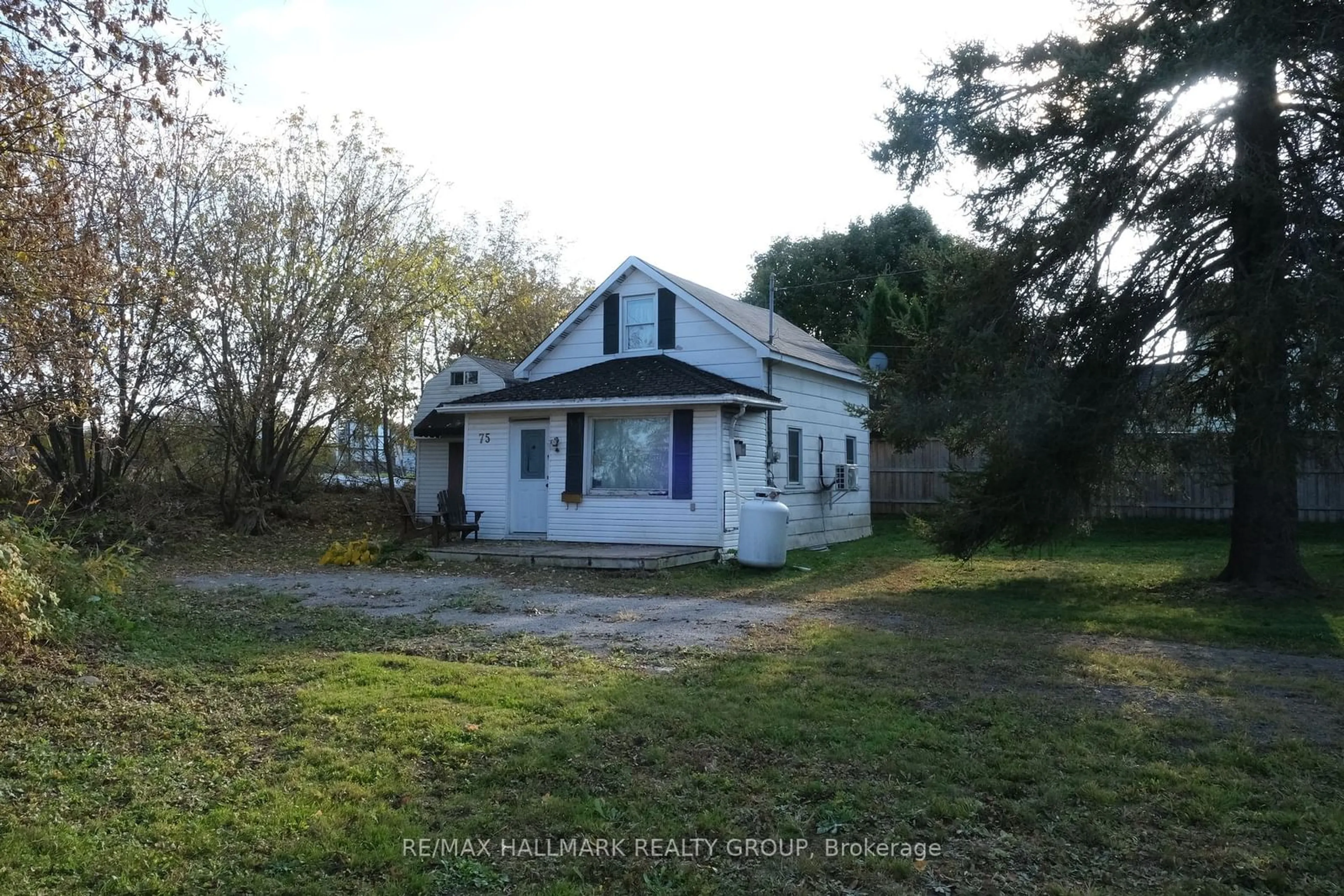 A pic from outside/outdoor area/front of a property/back of a property/a pic from drone, building for 75 LOUIS St, Brockville Ontario K6V 4H6