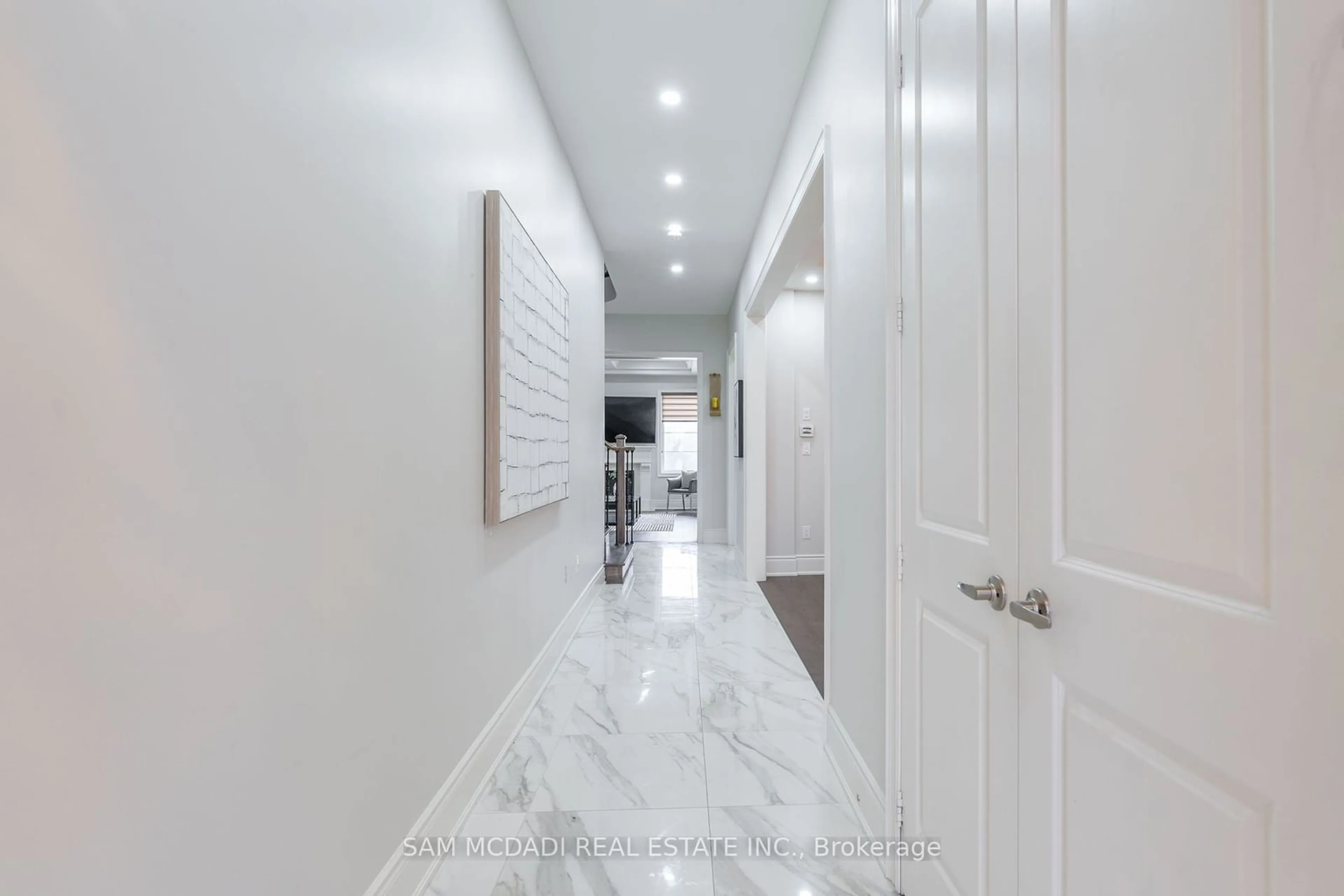 Indoor entryway for 249 Agro St, Hamilton Ontario L8B 1W9