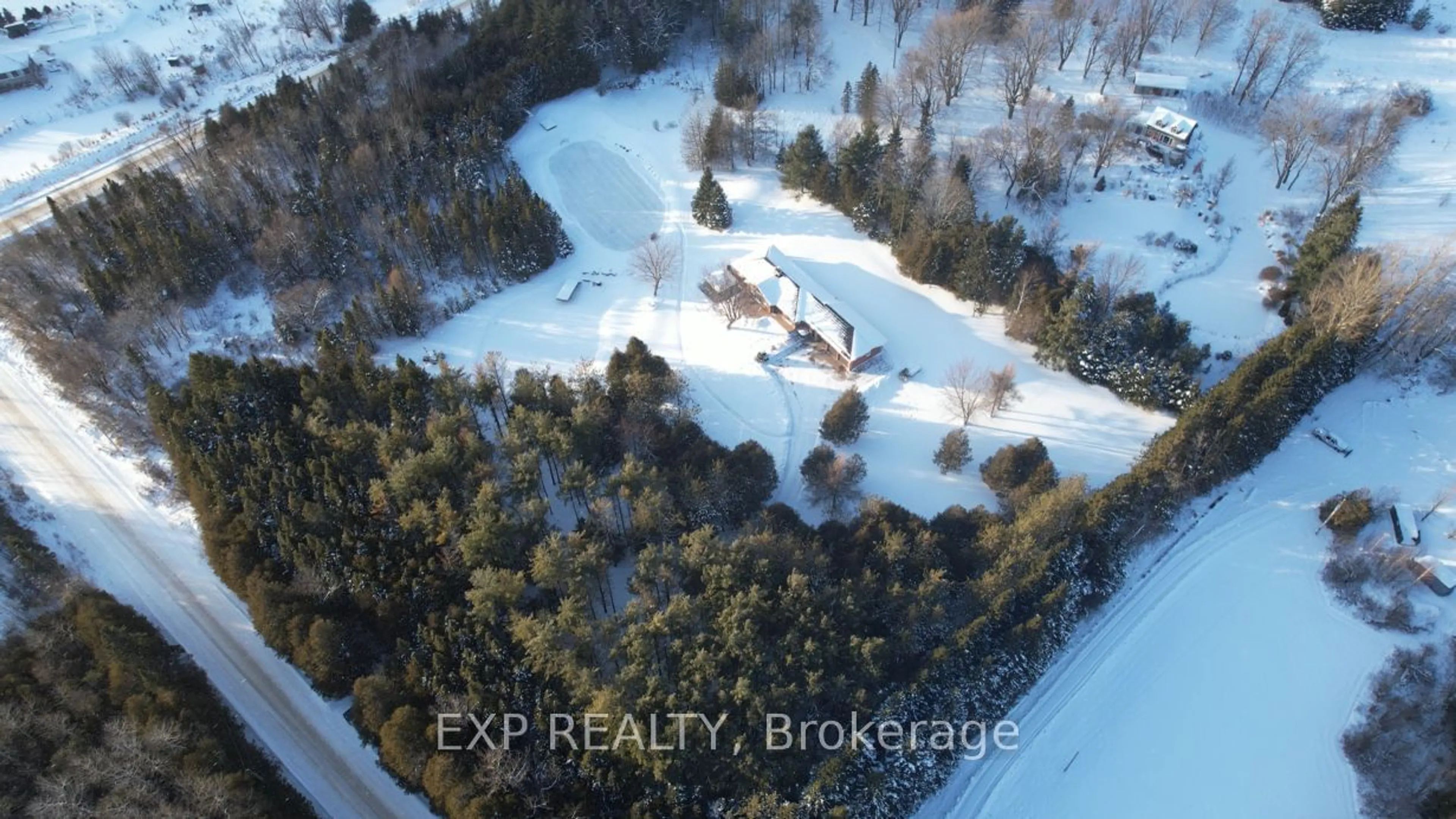 A pic from outside/outdoor area/front of a property/back of a property/a pic from drone, building for 426155 25th Sideroad, Mono Ontario L9V 1E3