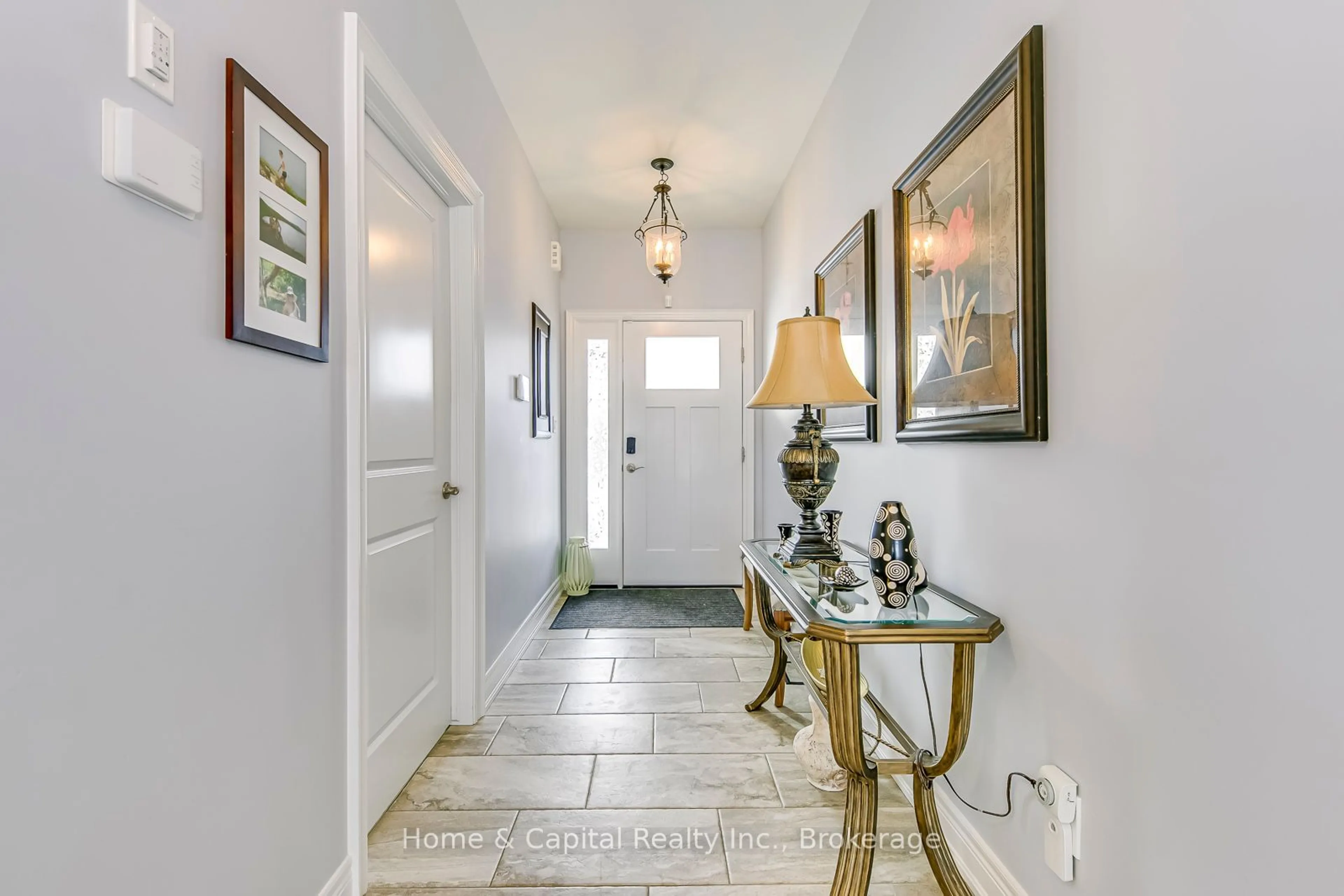 Indoor entryway for 17 CHRISTINA Lane, West Lincoln Ontario L0R 2A0