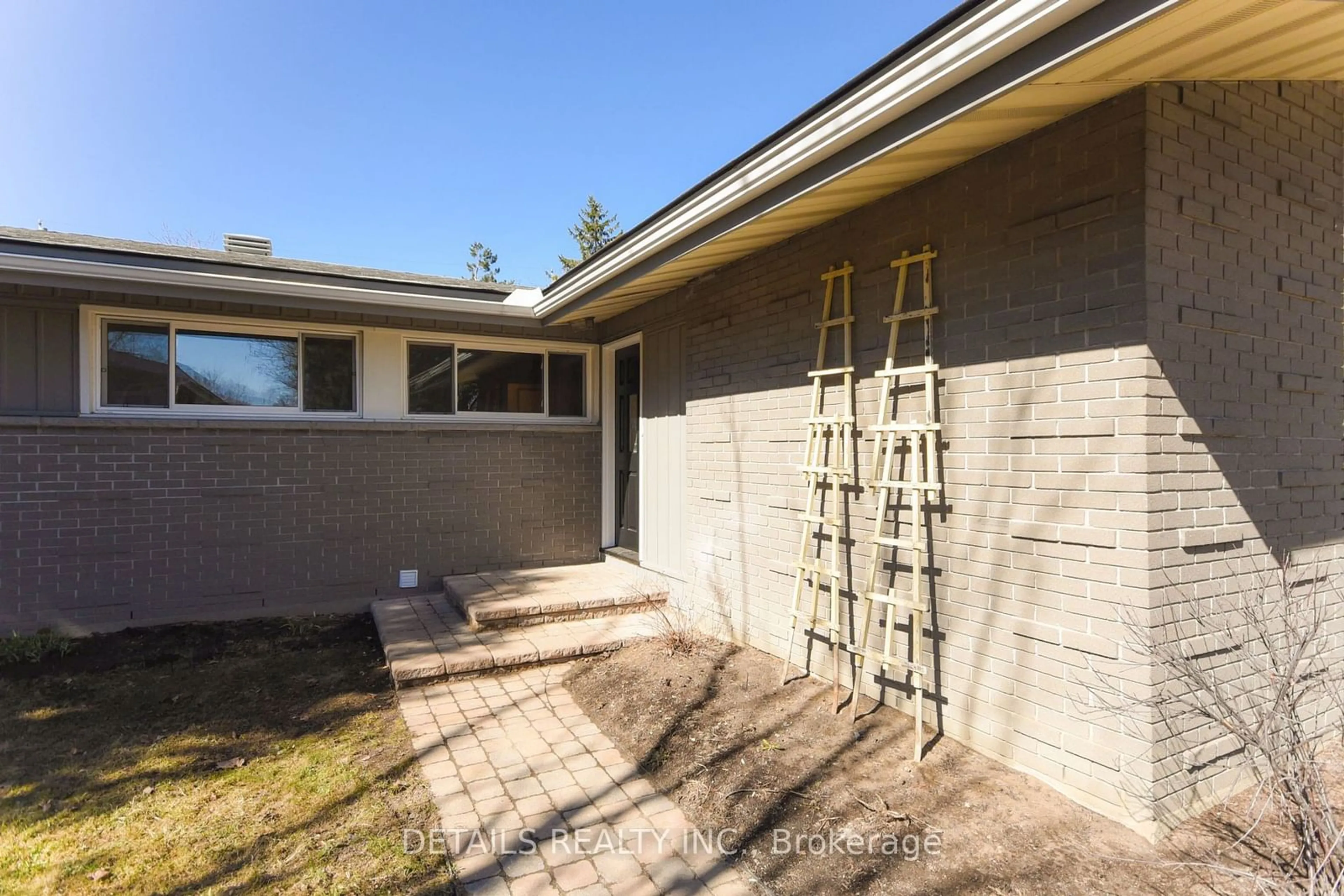 Home with brick exterior material, building for 2176 Lambeth Walk, Parkway Park - Queensway Terrace S and Area Ontario K2C 1G1