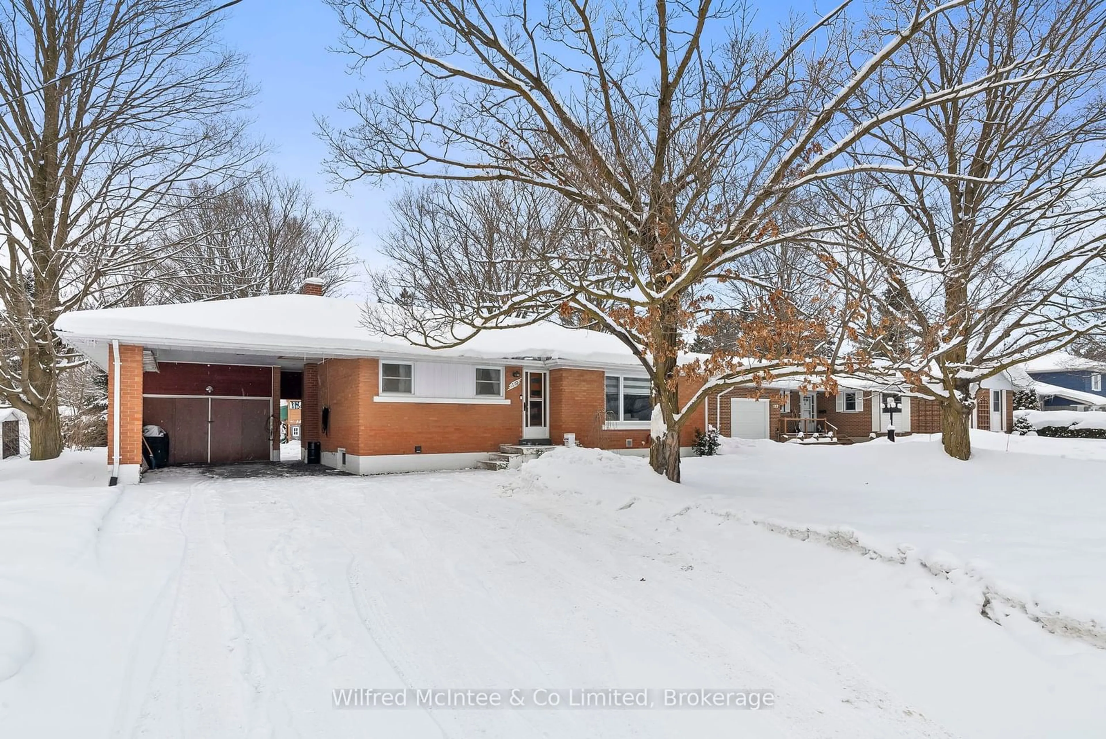 A pic from outside/outdoor area/front of a property/back of a property/a pic from drone, street for 119 Hinks St, Brockton Ontario N0G 2V0