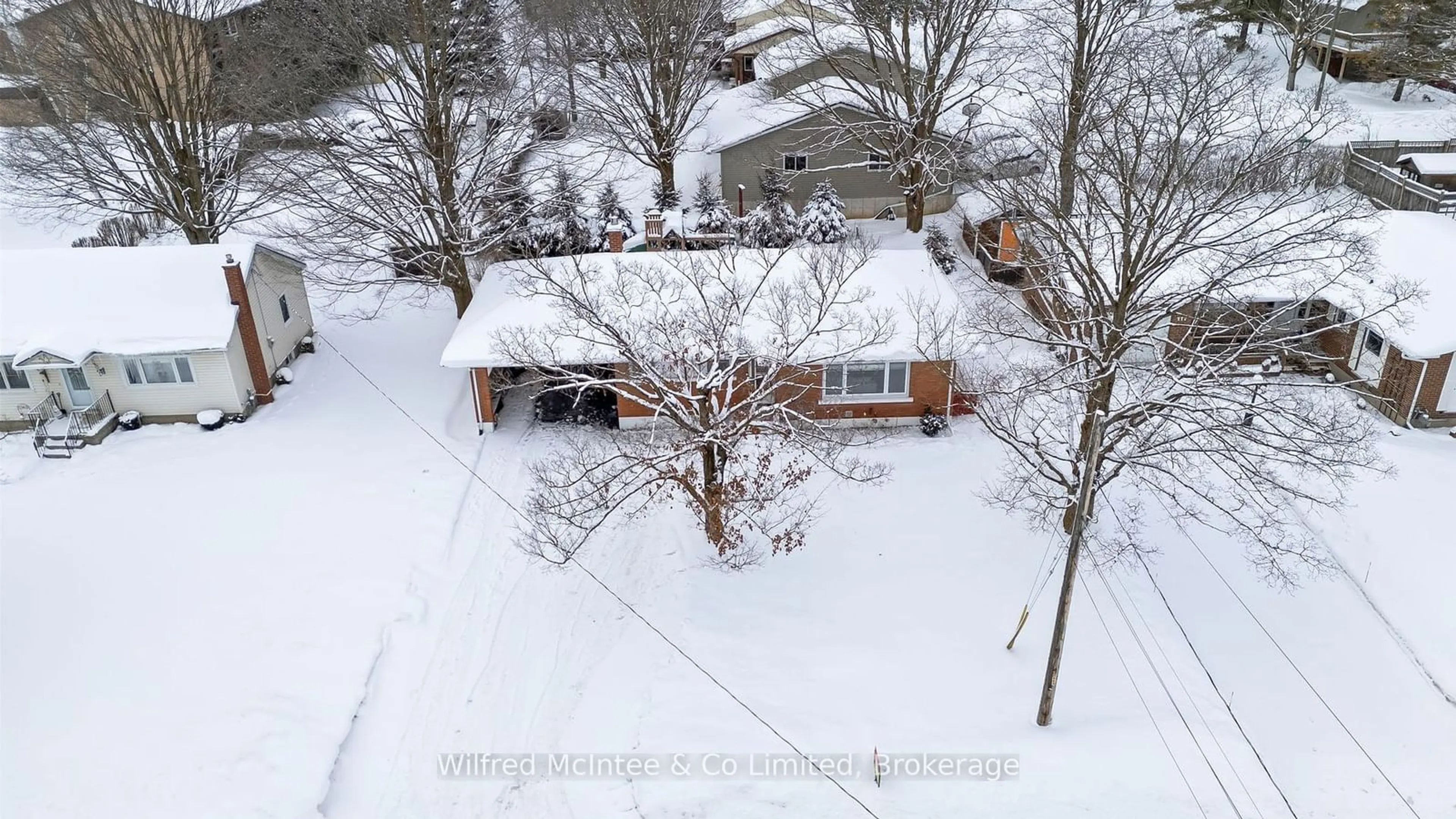 A pic from outside/outdoor area/front of a property/back of a property/a pic from drone, street for 119 Hinks St, Brockton Ontario N0G 2V0