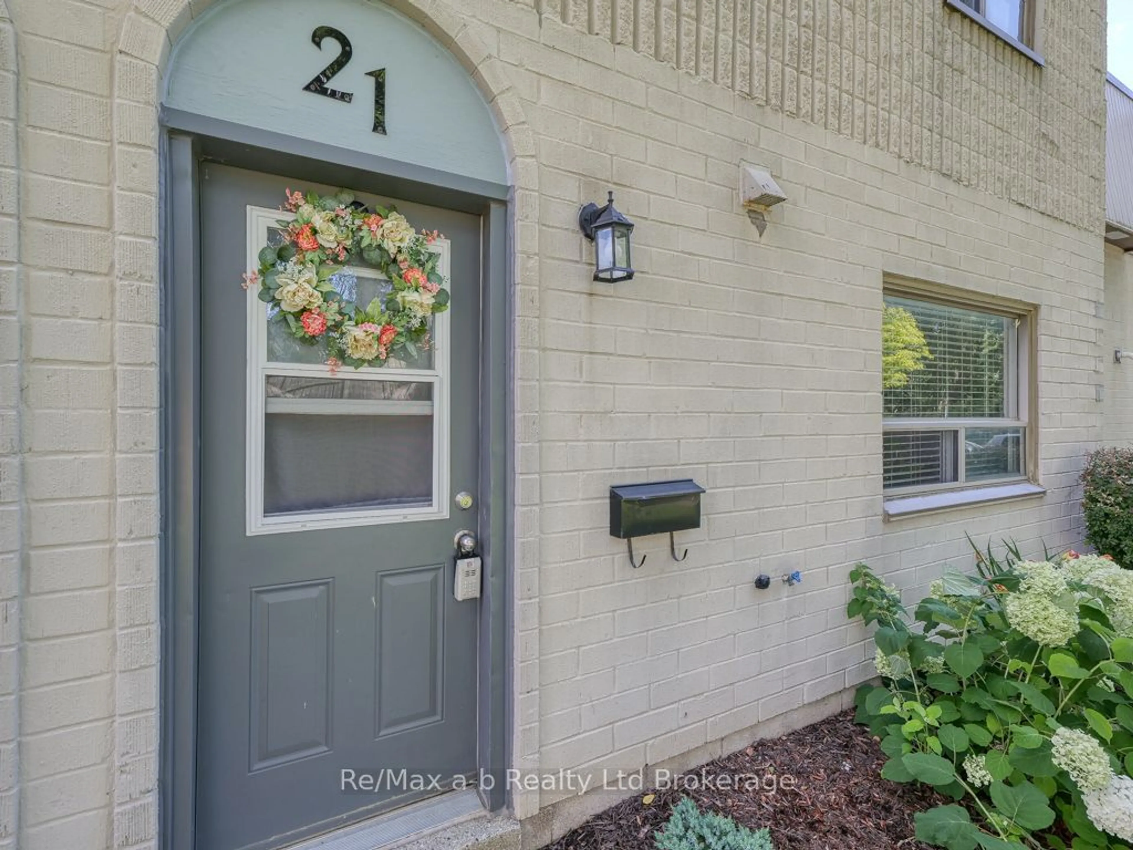 Indoor entryway for 271 THAMES St #21, Ingersoll Ontario N5C 3T6