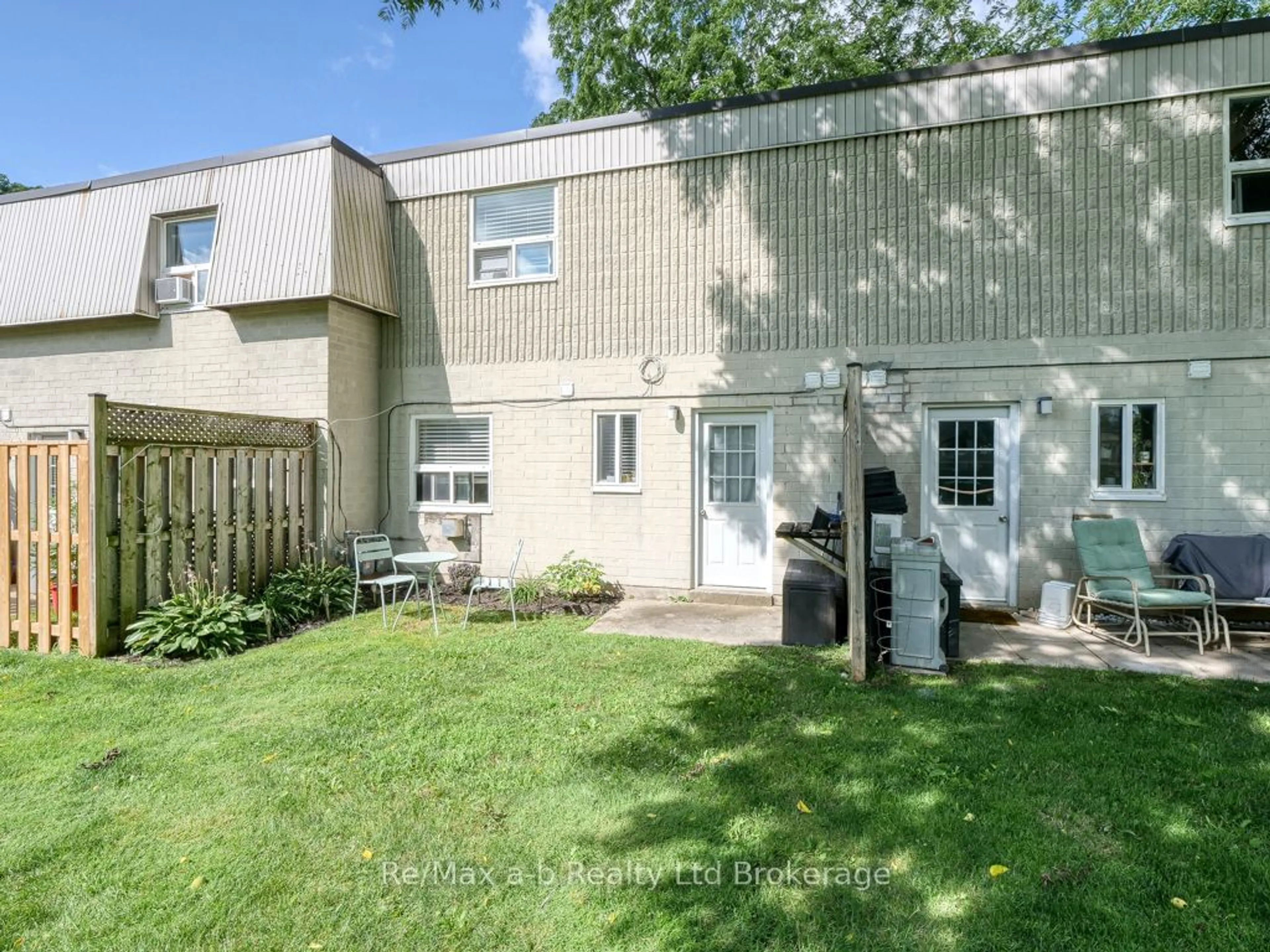 A pic from outside/outdoor area/front of a property/back of a property/a pic from drone, street for 271 THAMES St #21, Ingersoll Ontario N5C 3T6