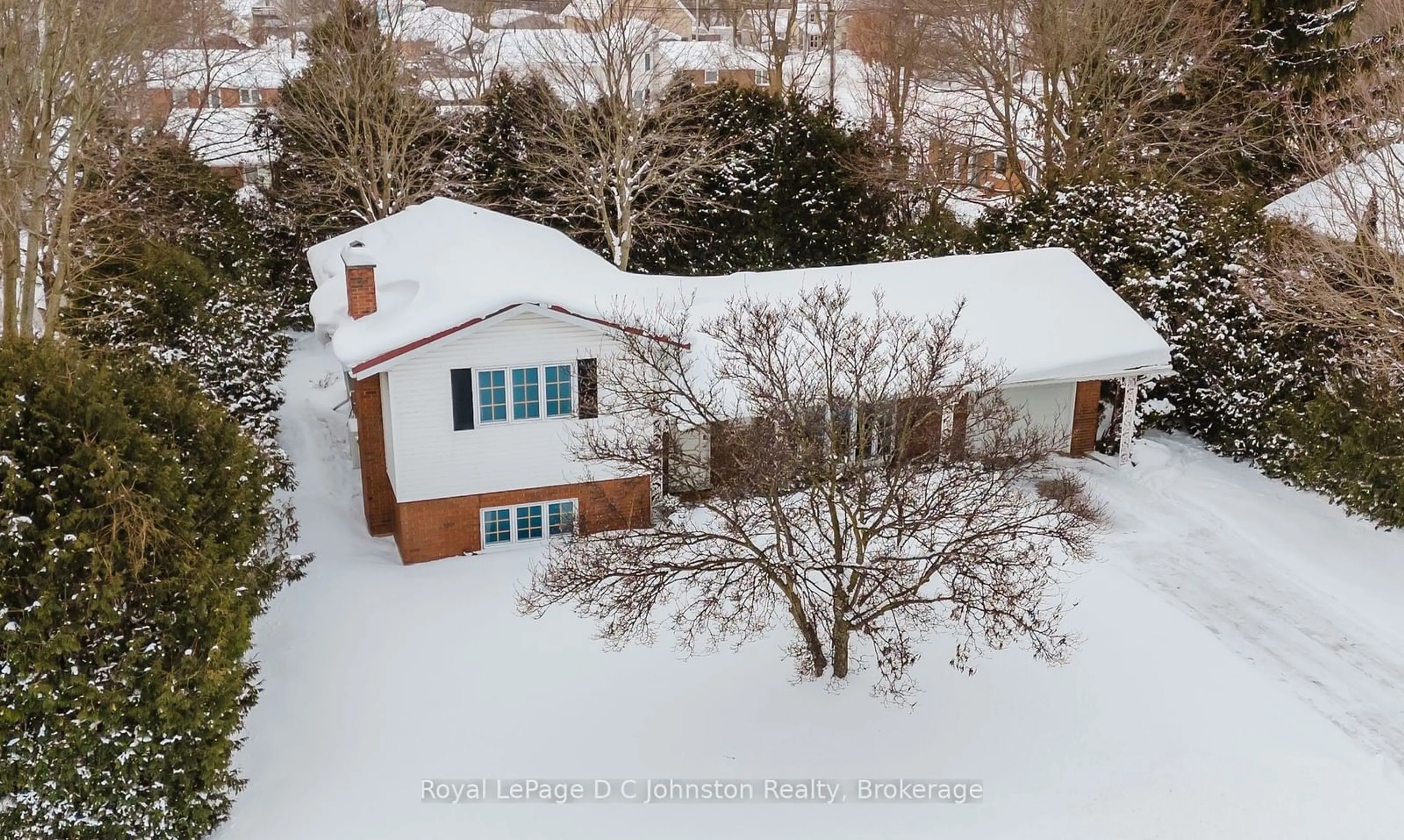 A pic from outside/outdoor area/front of a property/back of a property/a pic from drone, street for 652 Orchard Dr, Saugeen Shores Ontario N0H 2C3