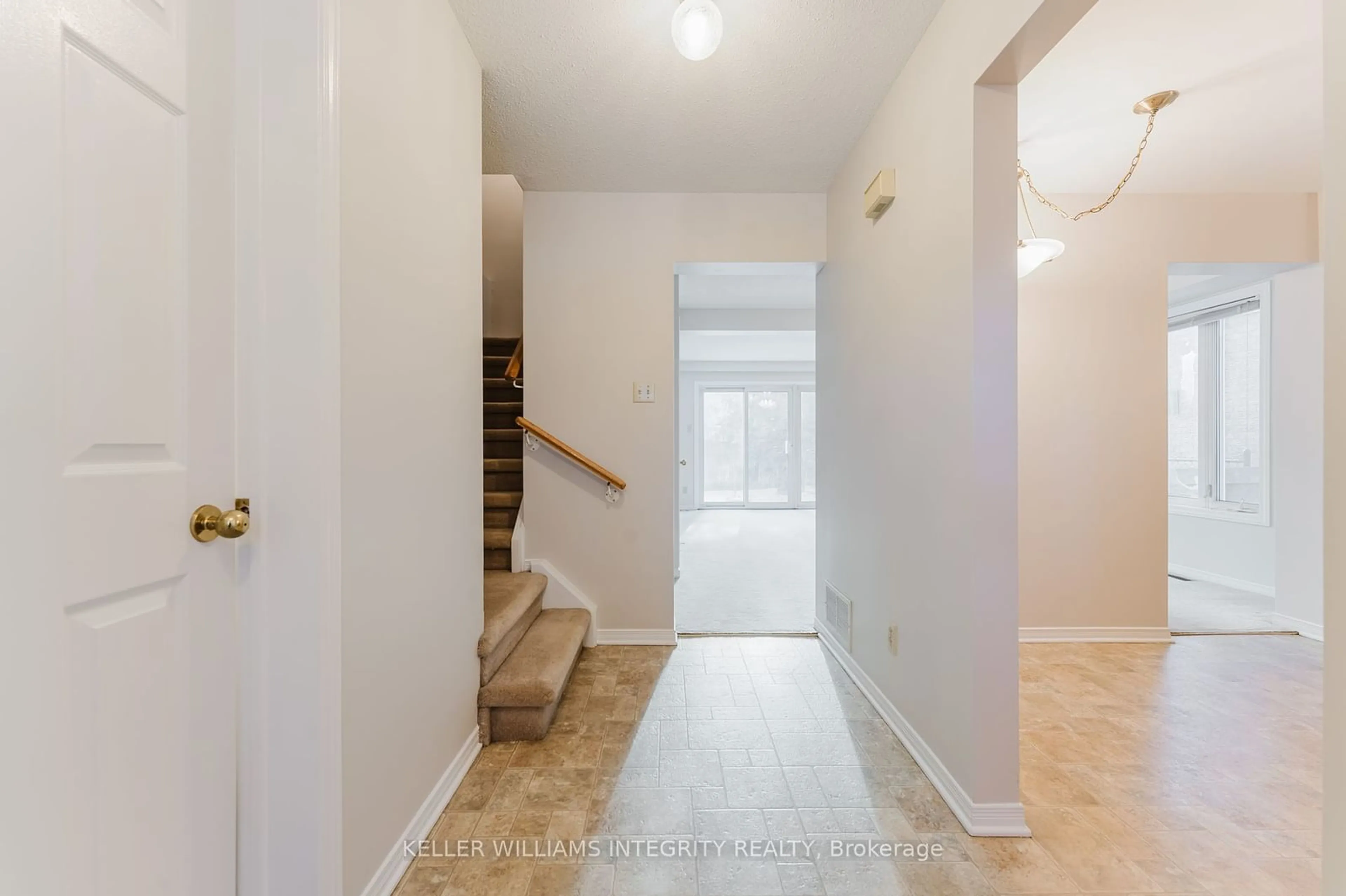 Indoor entryway for 5 Bourne St, Barrhaven Ontario K2J 3C4