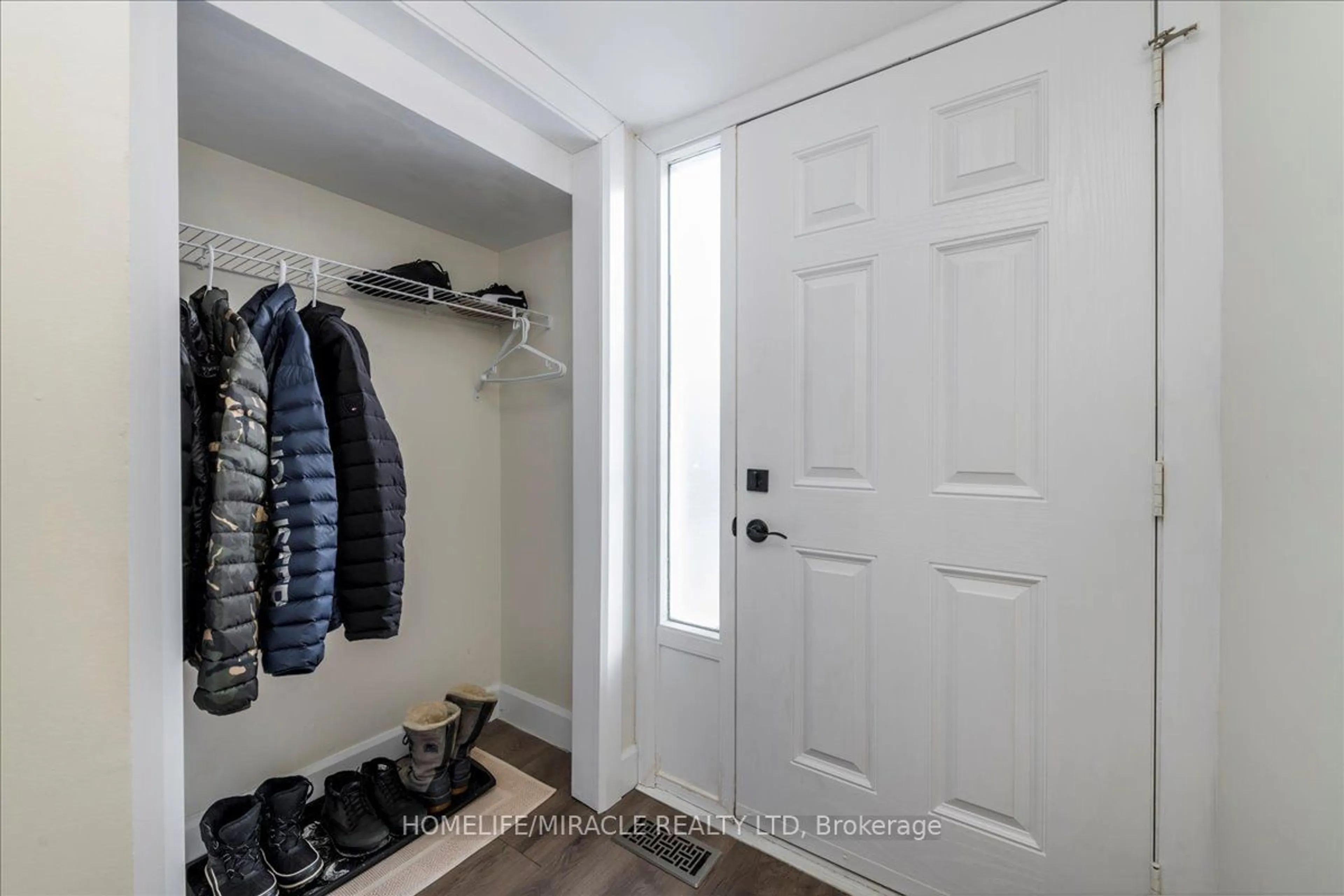 Indoor entryway for 325 William St #29, Shelburne Ontario L9V 2X5