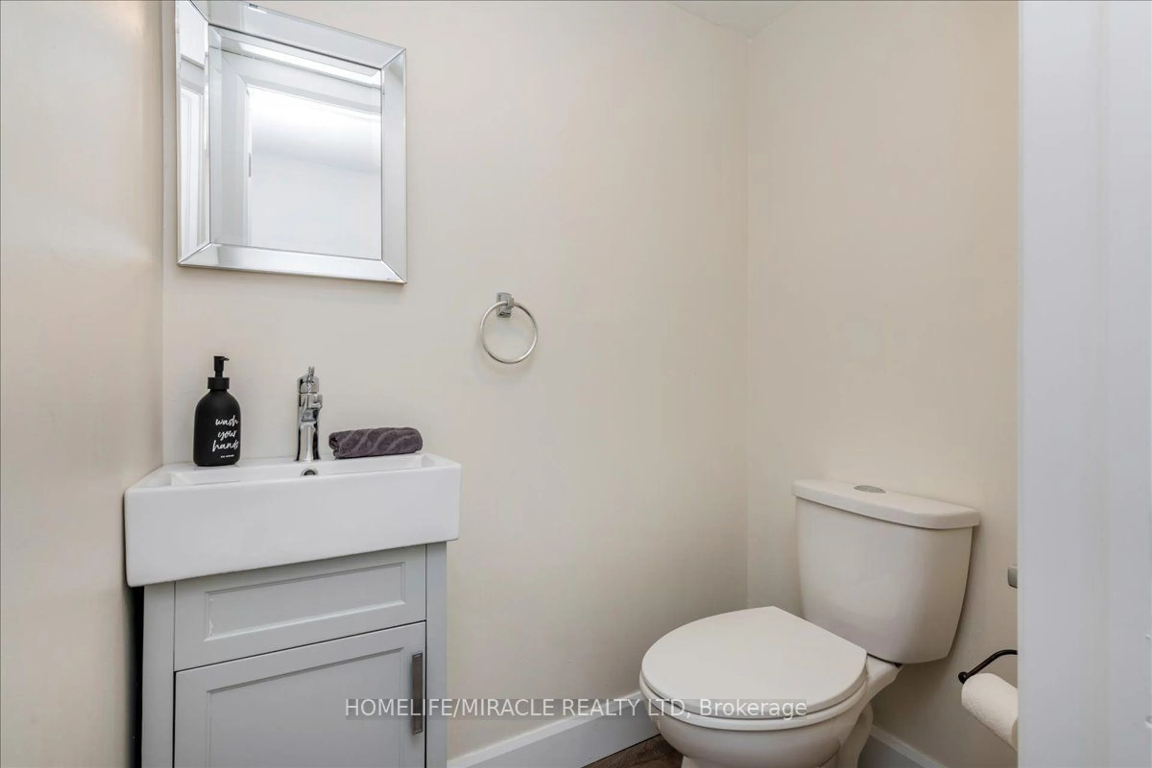 Standard bathroom, unknown for 325 William St #29, Shelburne Ontario L9V 2X5