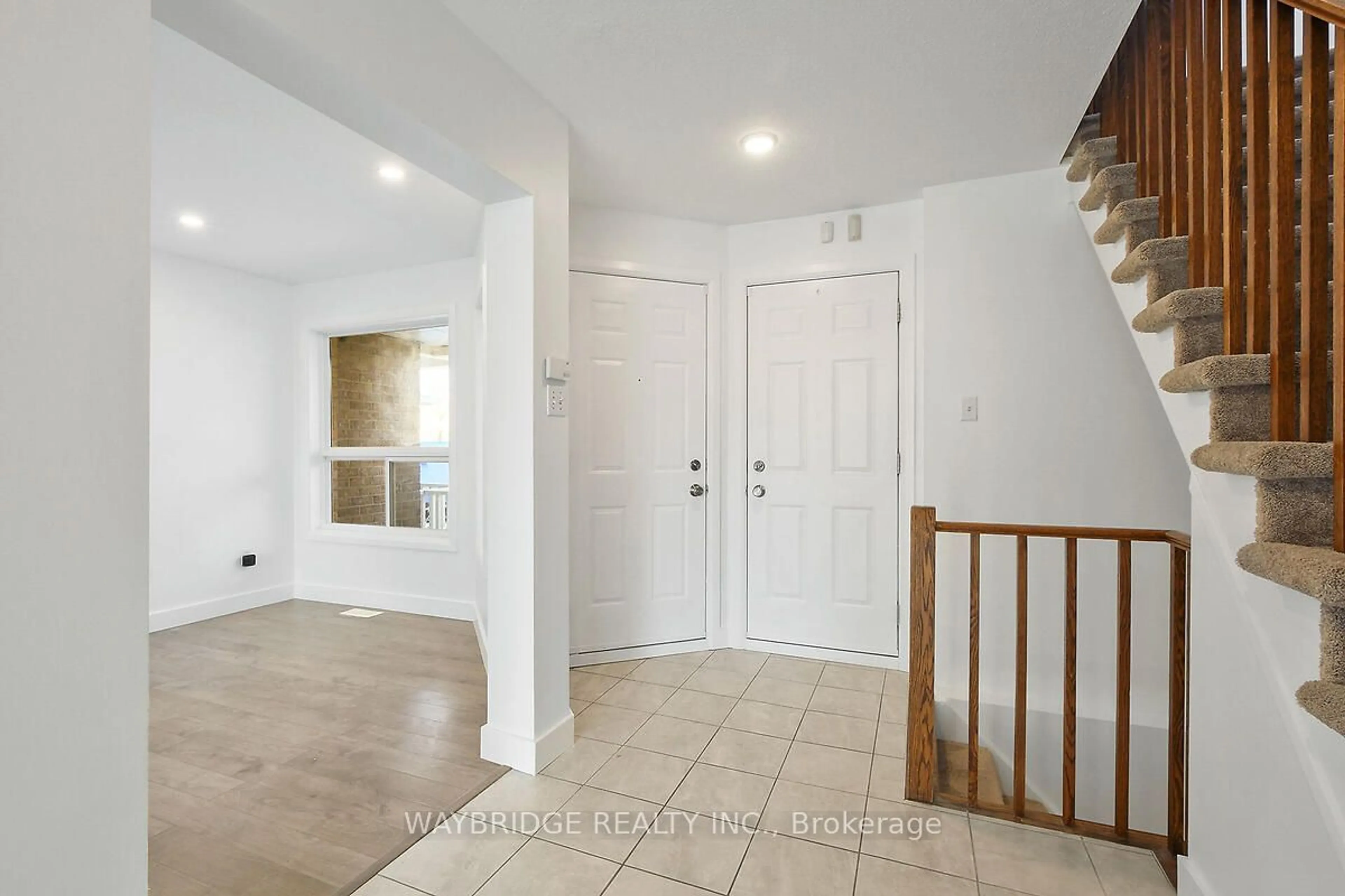 Indoor entryway for 1885 Hialeah Dr, Orleans - Cumberland and Area Ontario K4A 3T3