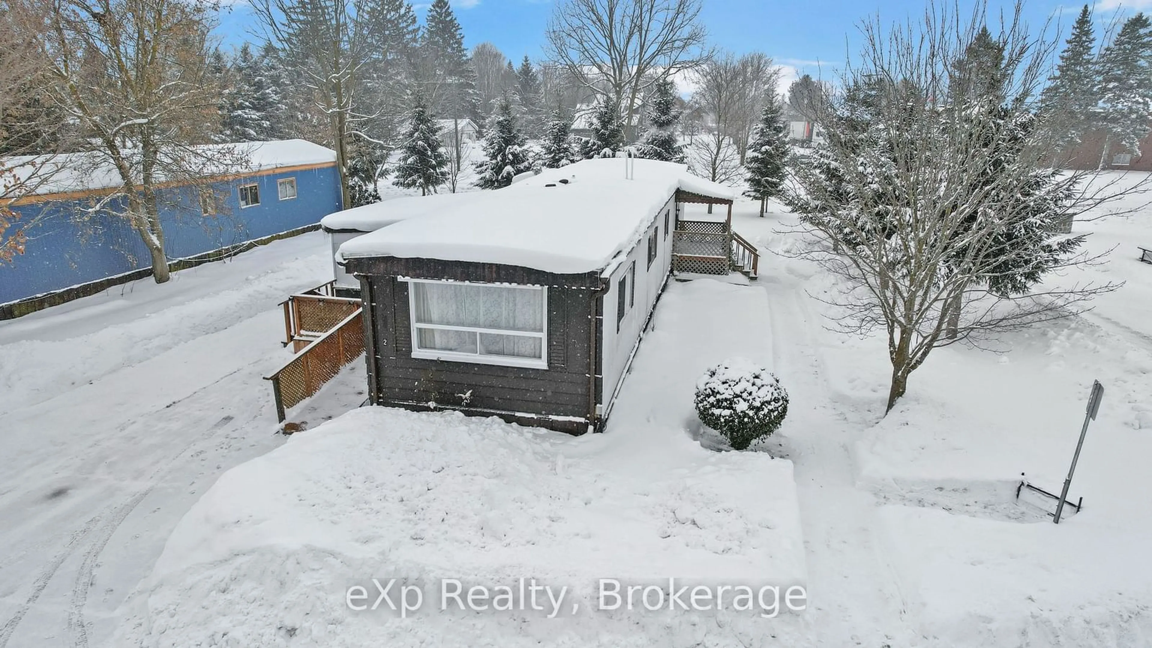 A pic from outside/outdoor area/front of a property/back of a property/a pic from drone, unknown for 3075 Mary St #Unit 2, Howick Ontario N0G 1V0