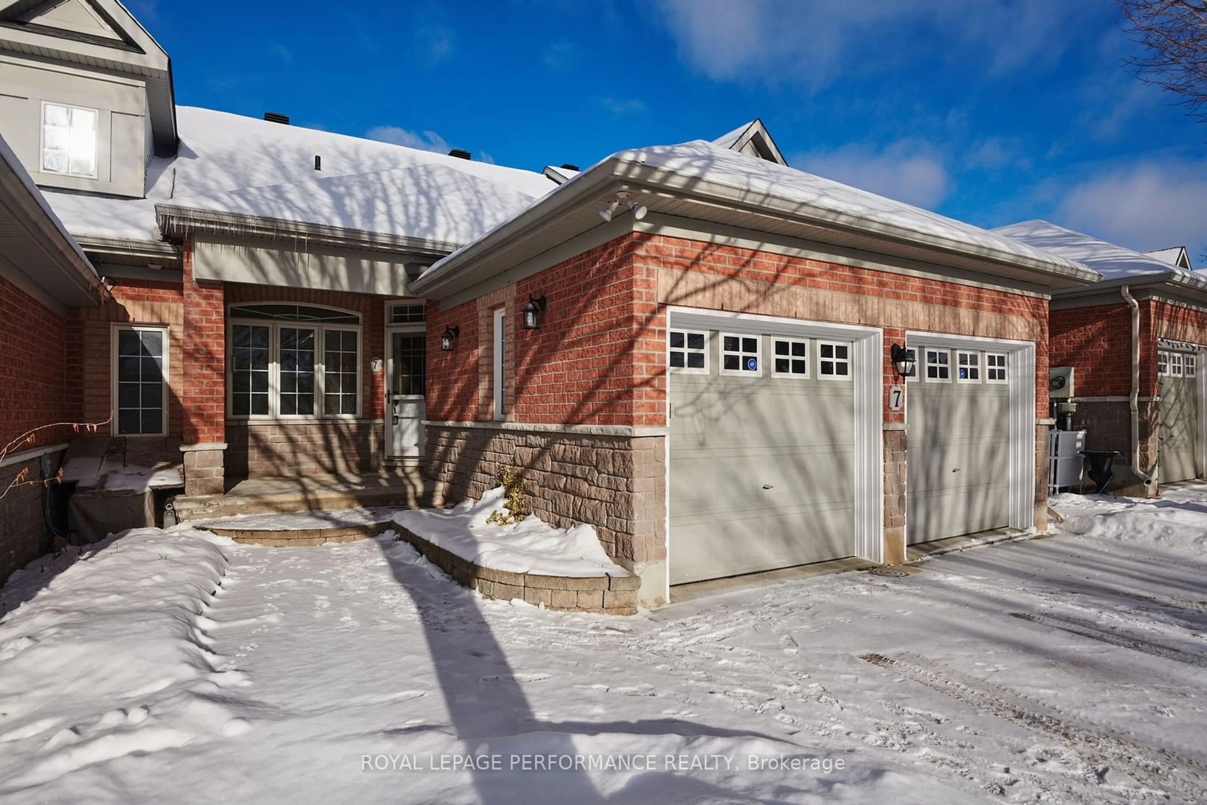 Indoor garage for 7 Kinmount, Kanata Ontario K2T 1K2