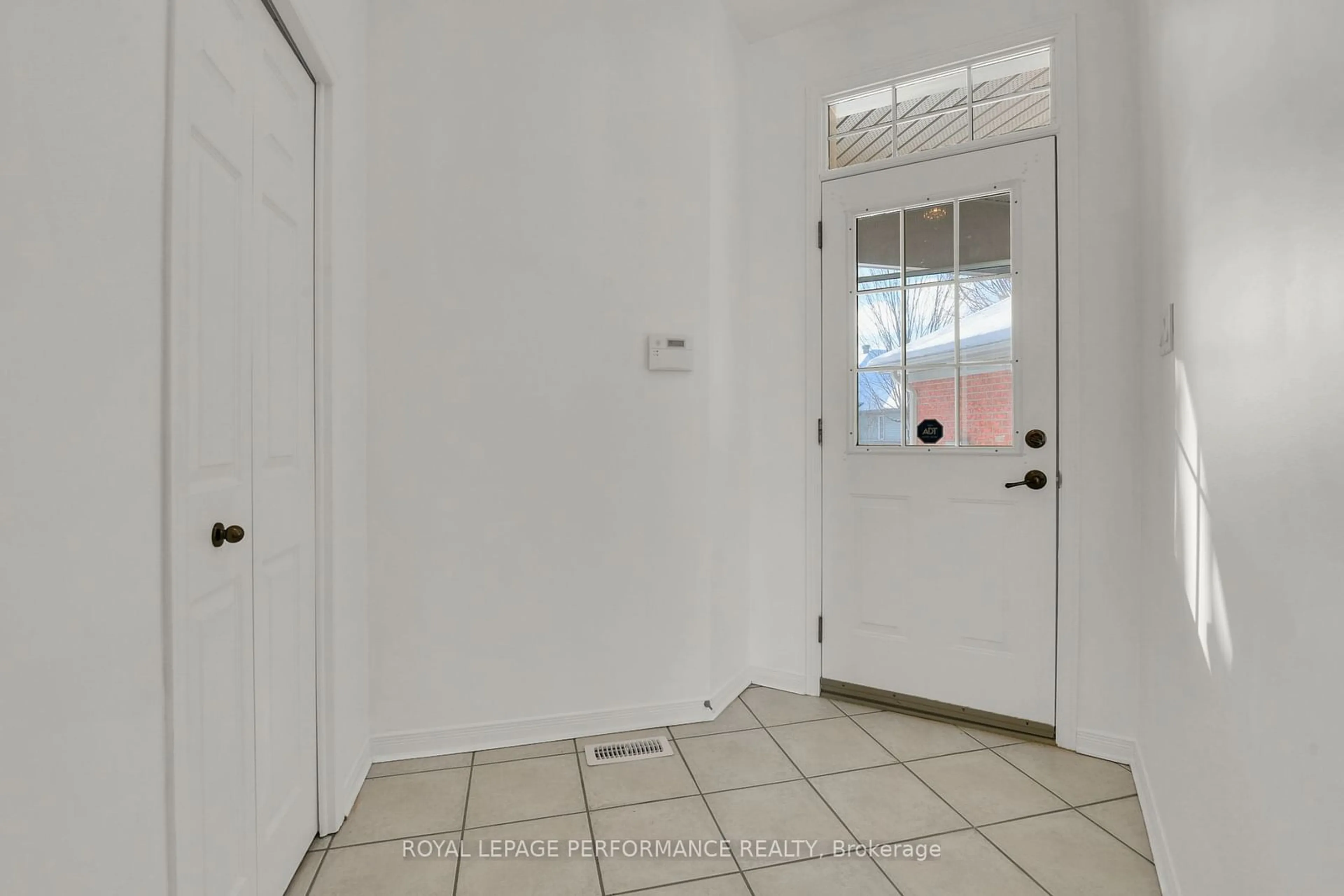 Indoor entryway for 7 Kinmount, Kanata Ontario K2T 1K2