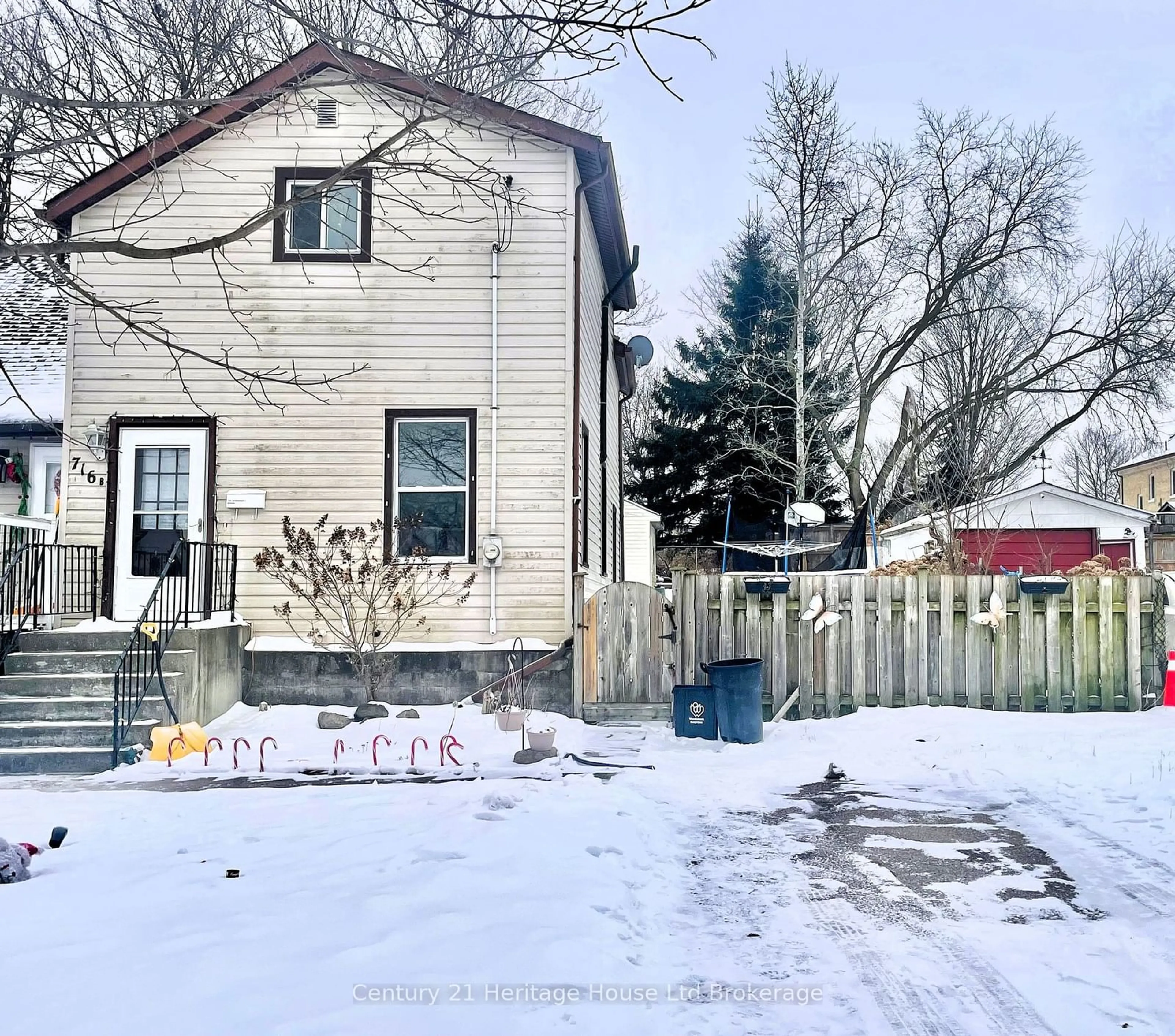 A pic from outside/outdoor area/front of a property/back of a property/a pic from drone, street for 716 Frances St #B, Woodstock Ontario N4S 2A4