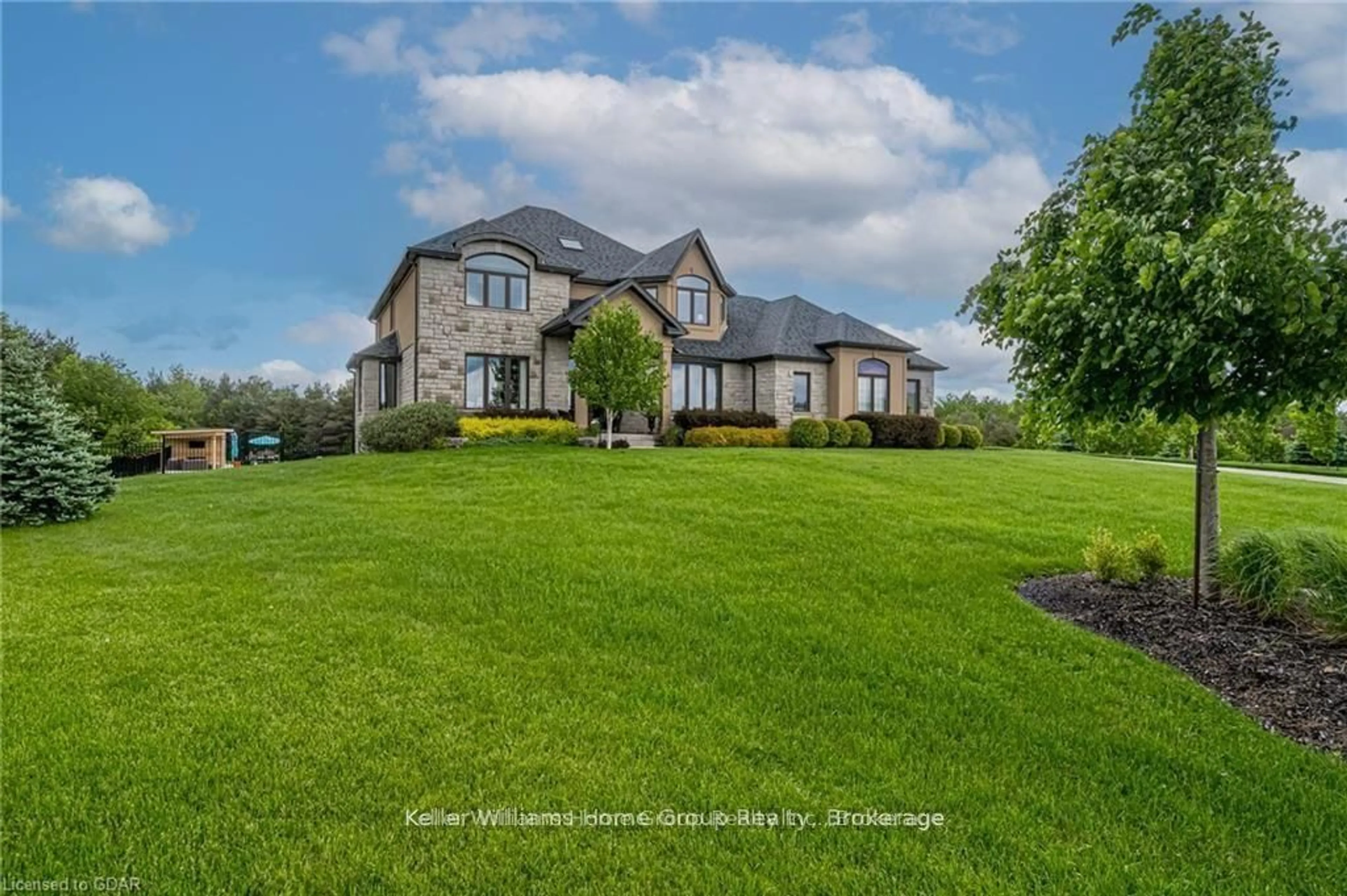 A pic from outside/outdoor area/front of a property/back of a property/a pic from drone, unknown for 125 Crewson Crt, Erin Ontario N0B 2K0